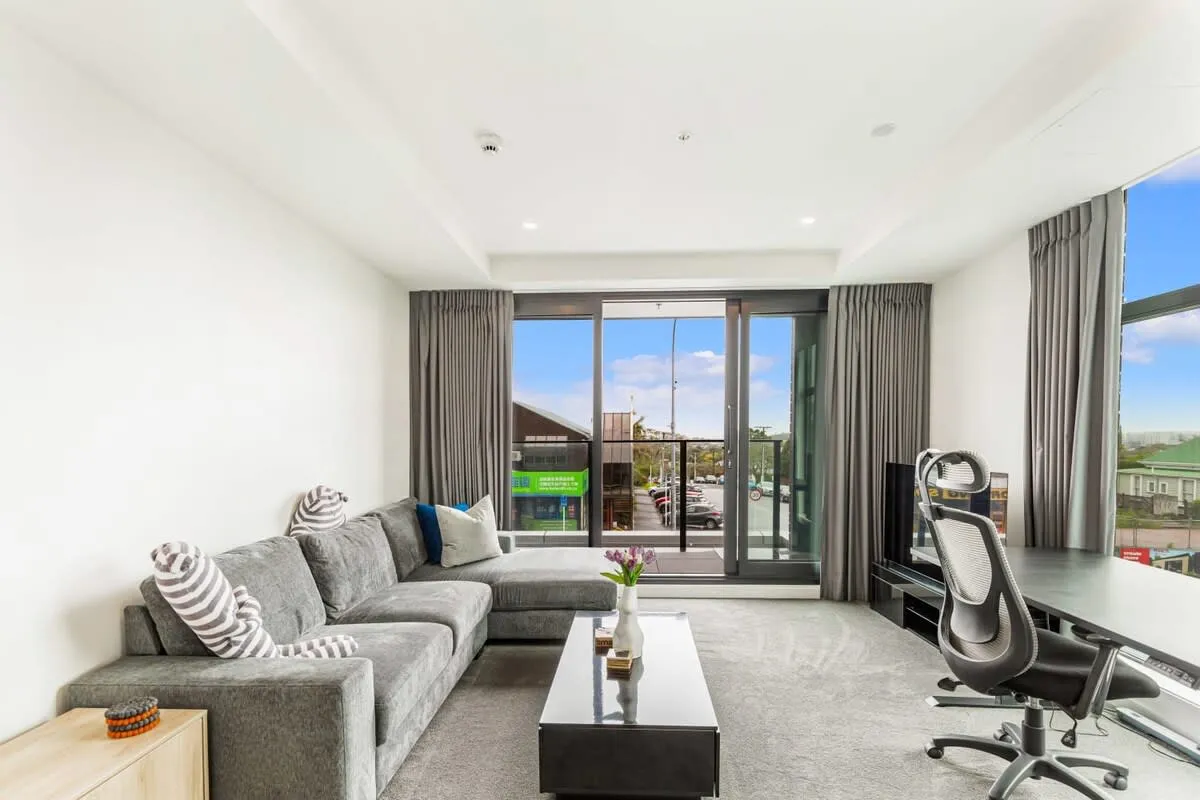 Contemporary Auckland City Flat, Efficient 1br - Digital Nomad-ready Home Office #4