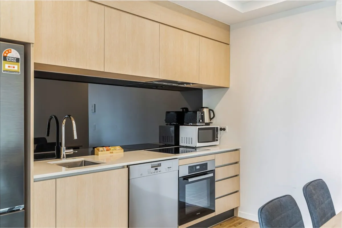 Contemporary Auckland City Flat, Efficient 1br - Digital Nomad-ready Home Office #5