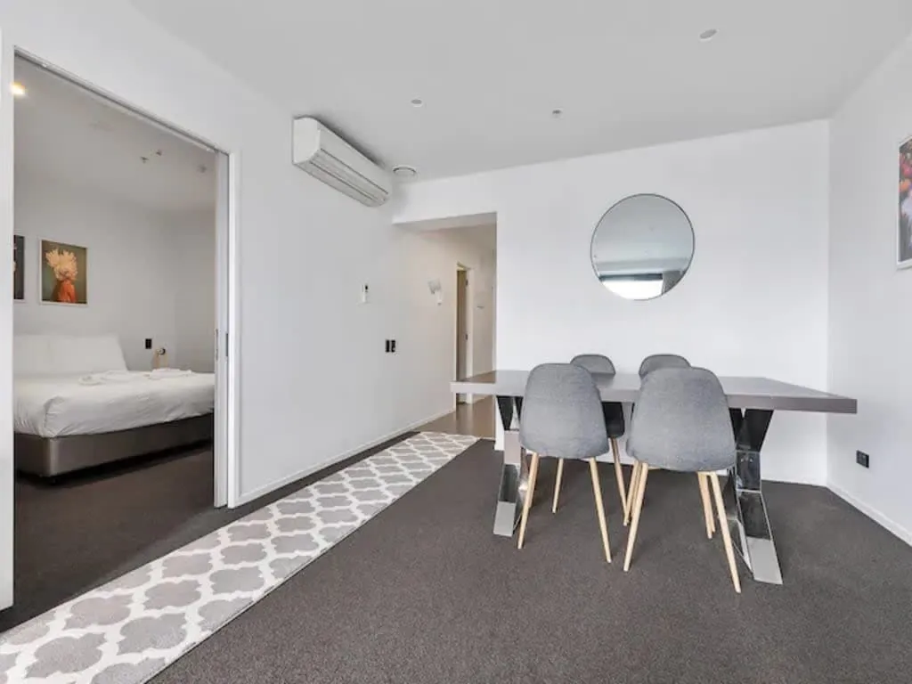 Charming Designer 2br Flat In Auckland - Work-ready Desk, Fast Wifi & Balcony #3