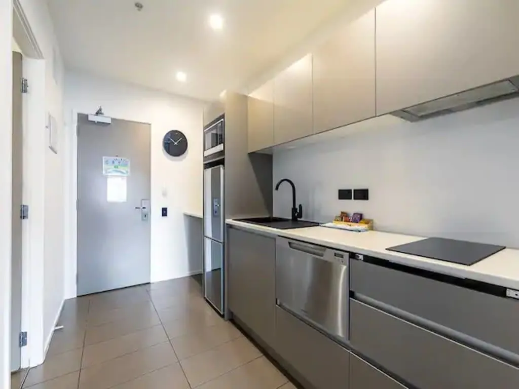 Charming Designer 2br Flat In Auckland - Work-ready Desk, Fast Wifi & Balcony #5