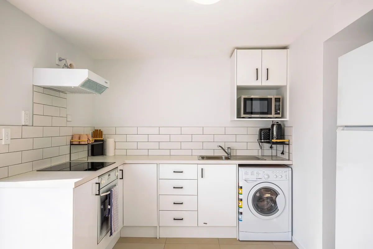 Work-ready Stylish Studio With Built-in Desk -- Grey Lynn, Auckland #2