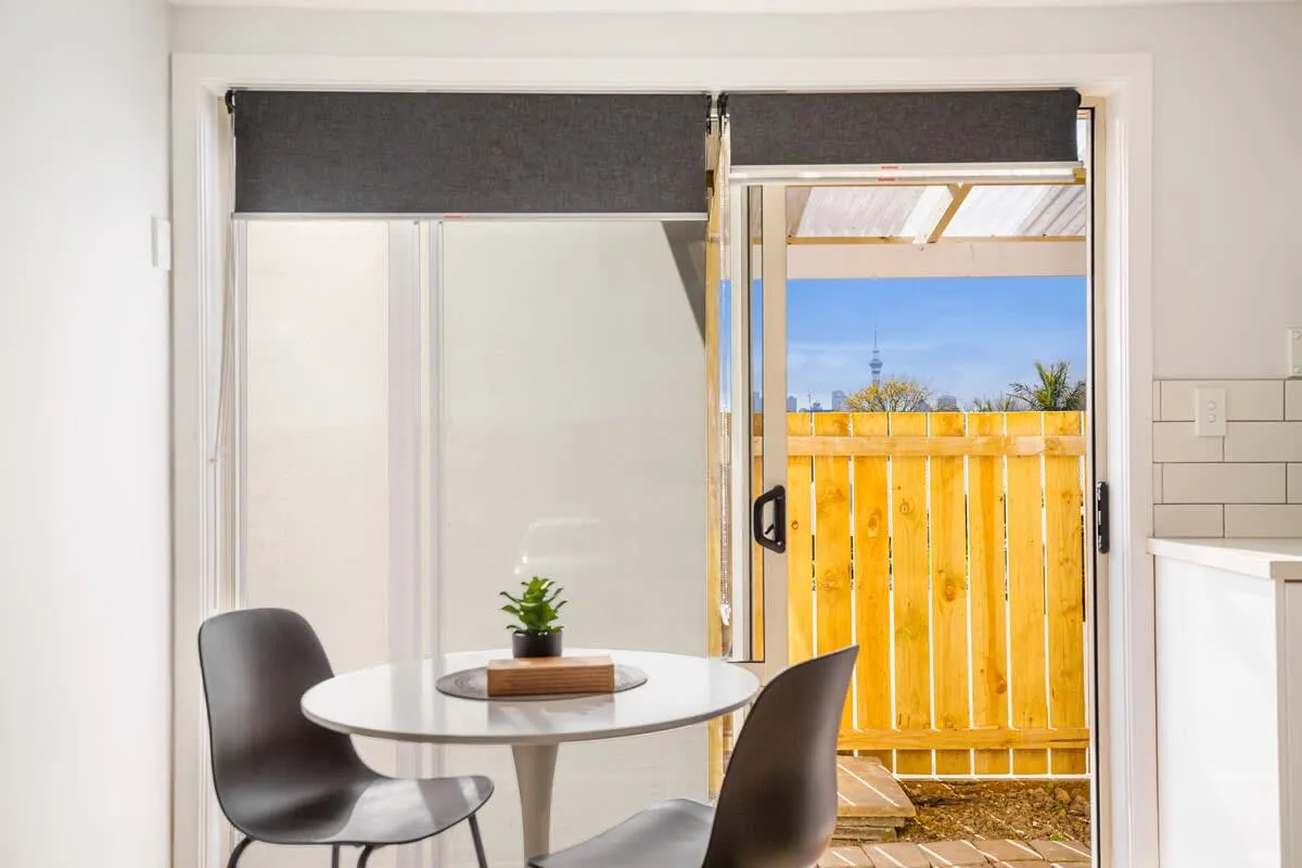 Work-ready Stylish Studio With Built-in Desk -- Grey Lynn, Auckland #4