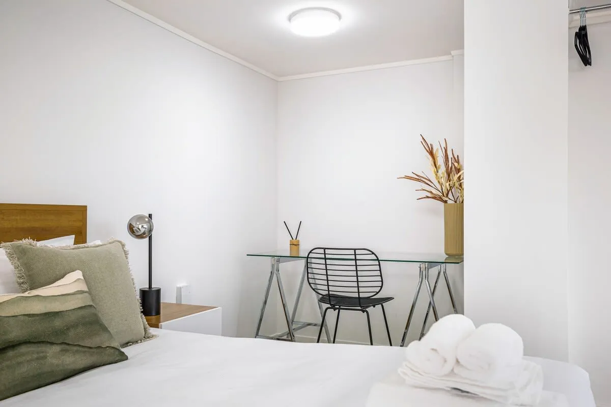 Work-ready Stylish Studio With Built-in Desk -- Grey Lynn, Auckland #3