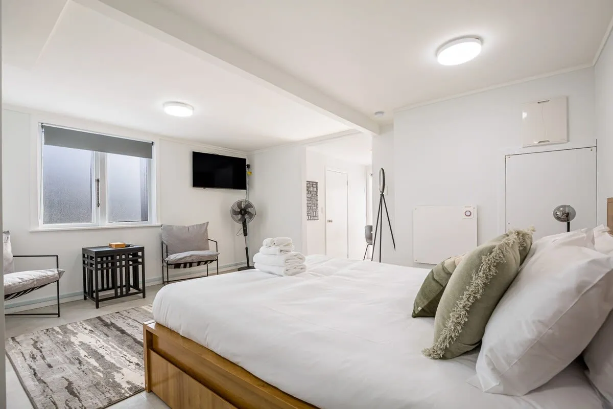 Work-ready Stylish Studio With Built-in Desk -- Grey Lynn, Auckland