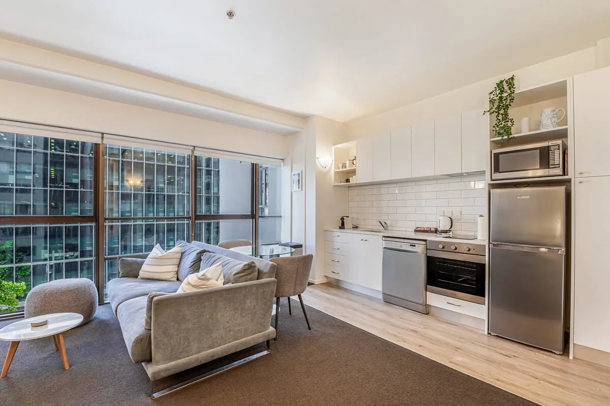 Curated Intimate 1br Flat On Queen St, Auckland - Work-ready Home Office For Digital Nomads #4