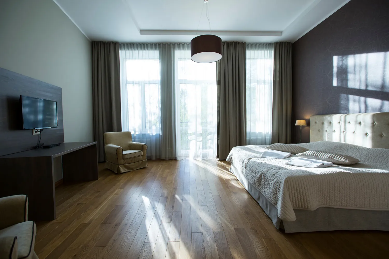 Large One-Bedroom Apartment In Riga - Spacious Base For Remote Work