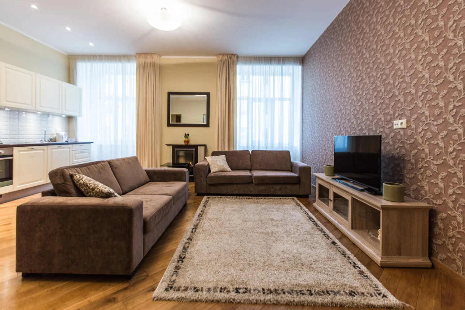 Two-Bedroom Apartment In Riga With Balcony And Home Office Corner #4