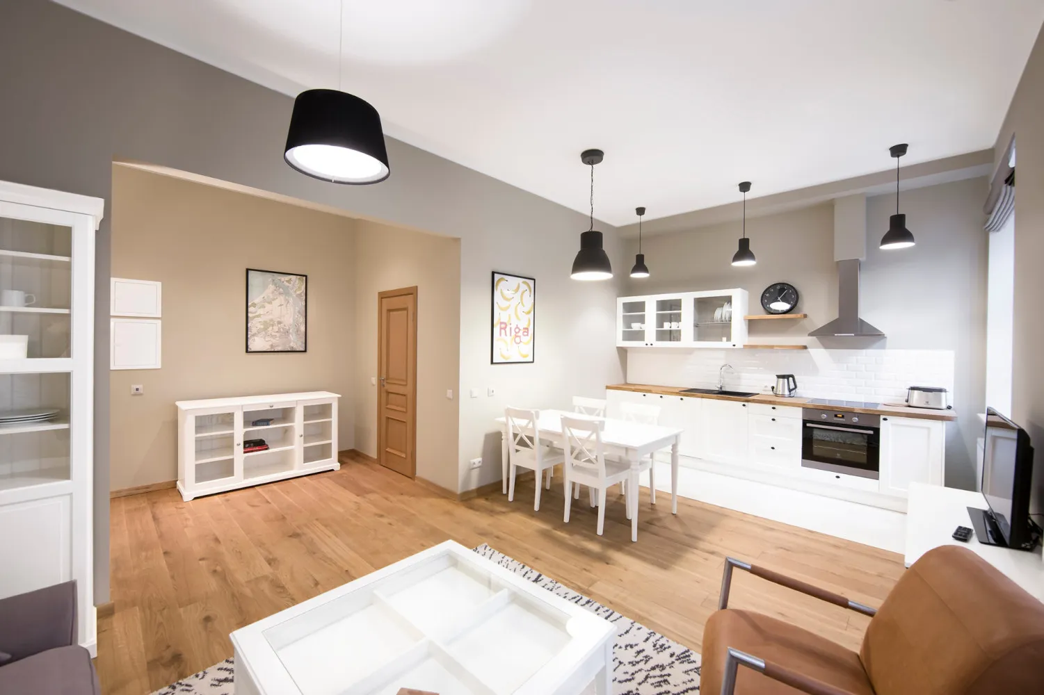 Large One-Bedroom Apartment In Riga With Bathtub And Home Office Space #3