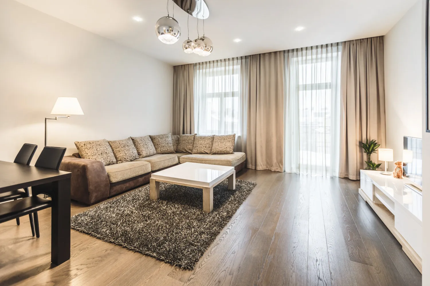 Superior Two-Bedroom Apartment In Riga With Balcony And Home Office