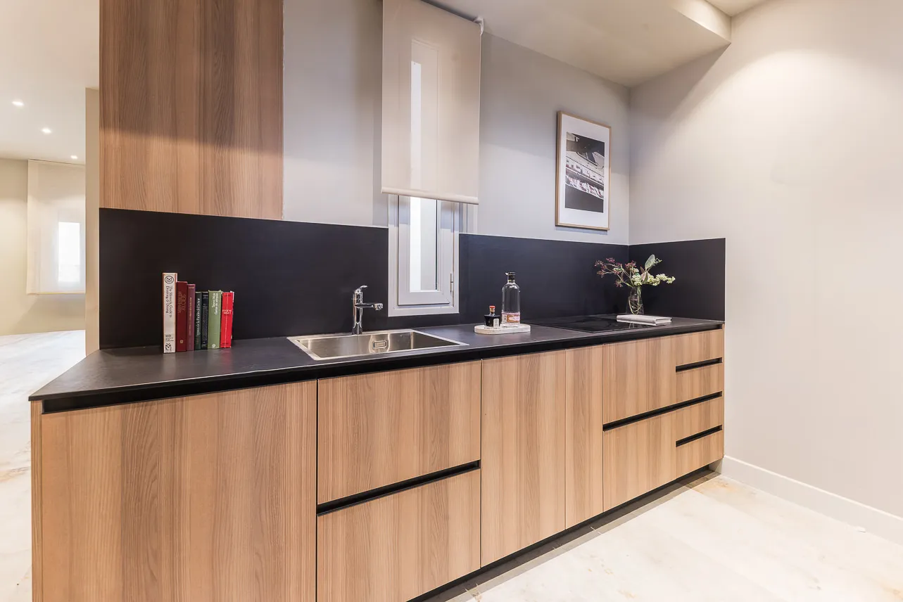 Contemporary Madrid Flat With Dedicated Home Office Space For Remote Work #5
