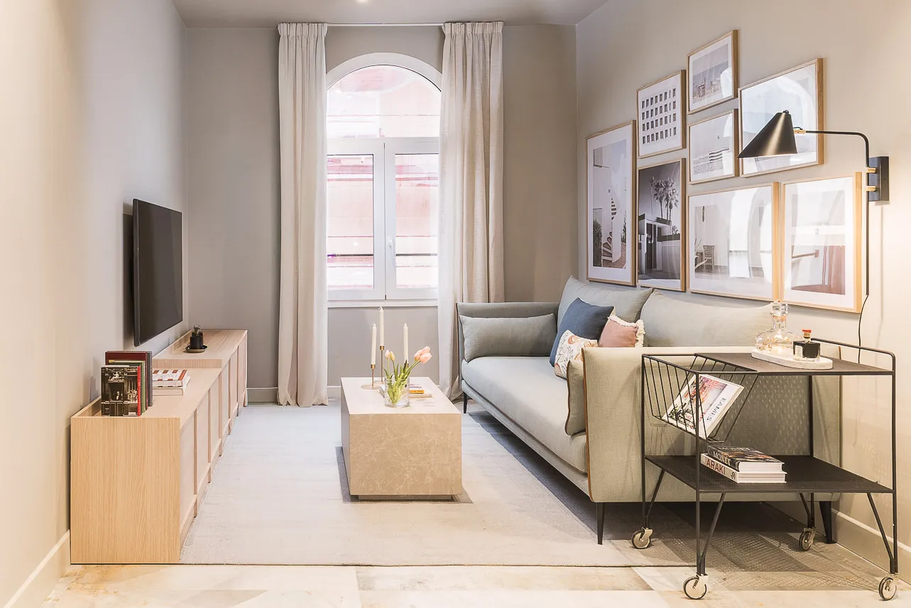 Contemporary Madrid Flat With Dedicated Home Office Space For Remote Work #3