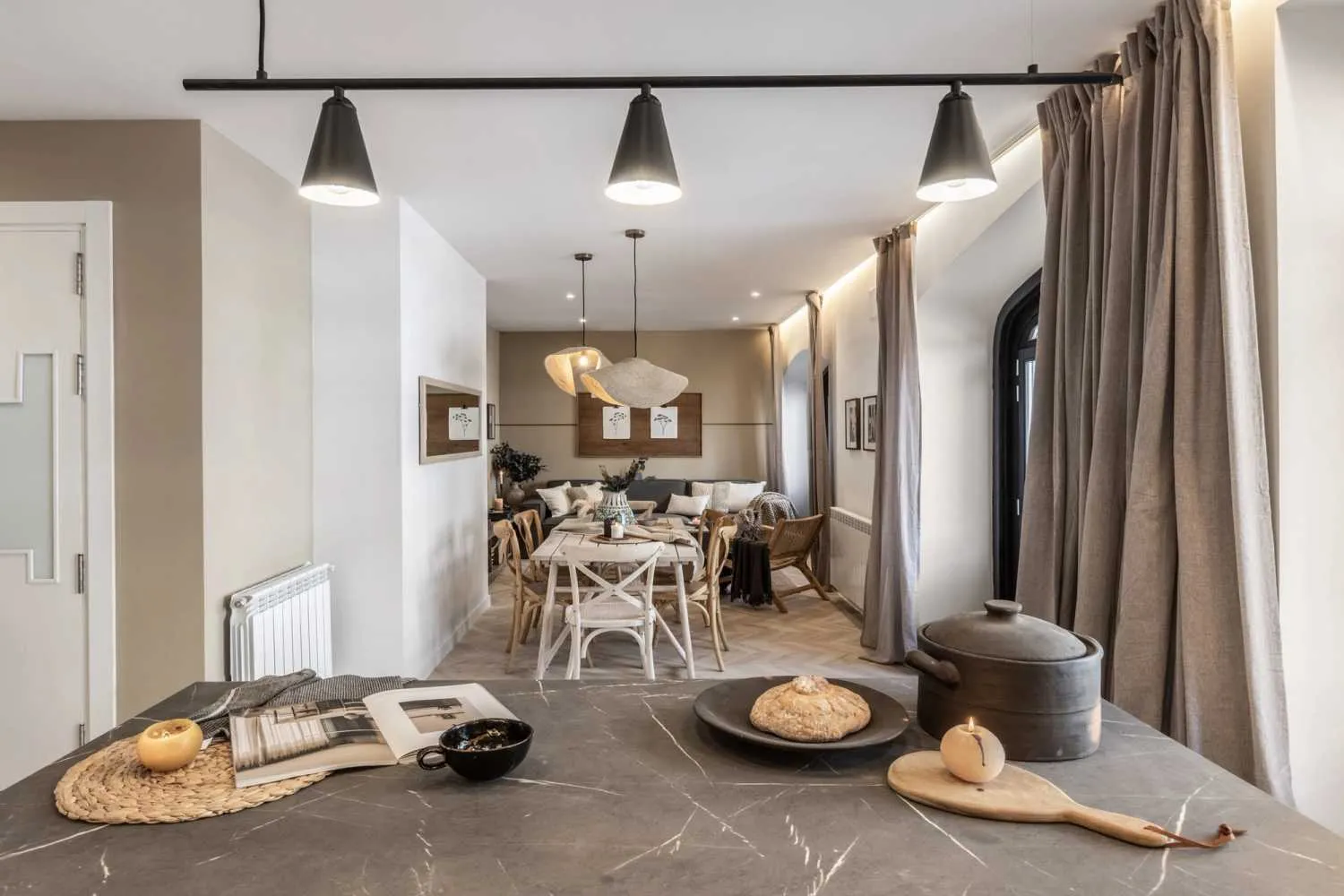 Spacious Madrid Flat With Pro Workstation & Gigabit Internet In Central Location #4