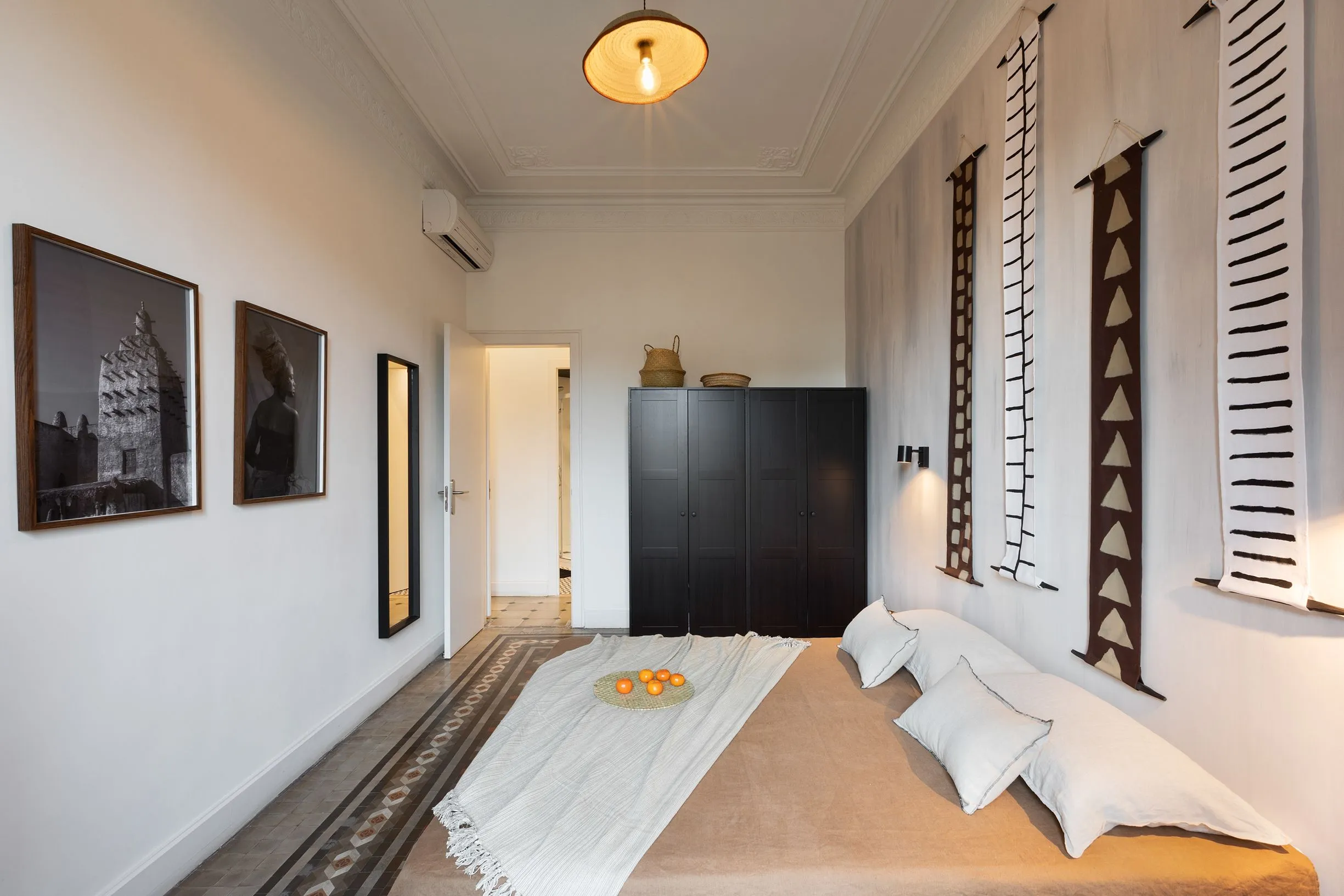 Chic Barcelona Flat With High-speed Fiber & Pro Home Office Setup For Remote Work #3