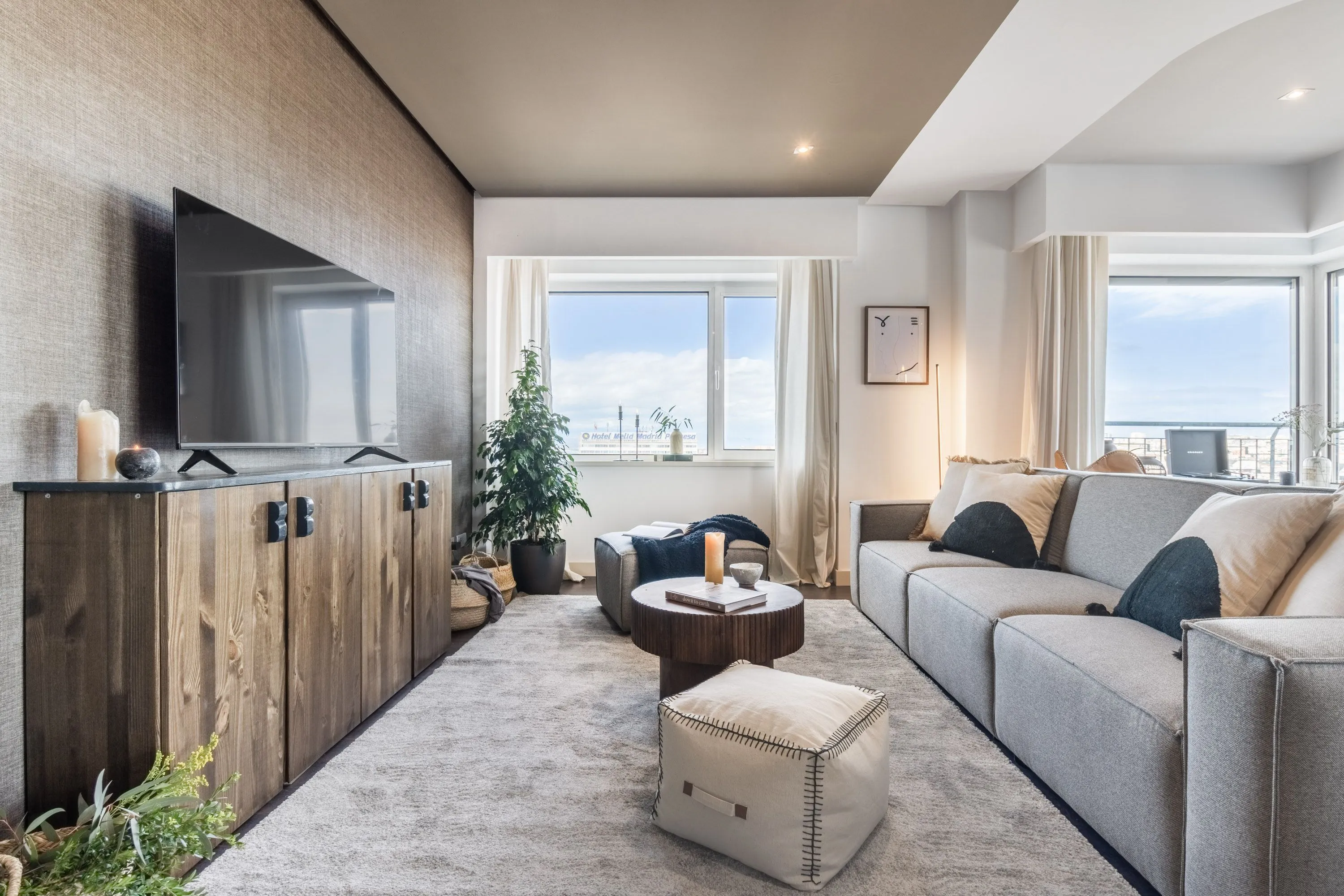 Refined Madrid Flat With Ultra-fast Wifi & Pro Workspace For Remote Work Success #4