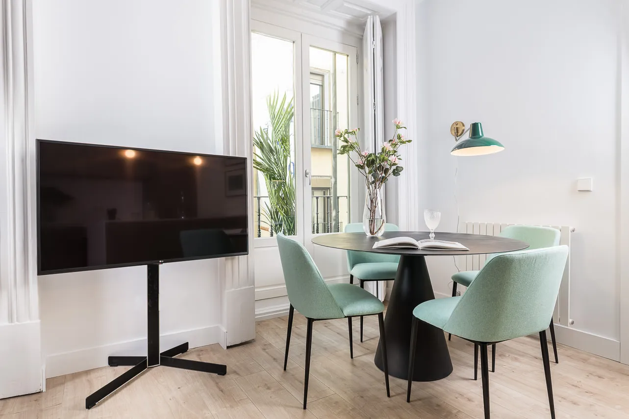 Airy 90m2 Madrid Flat With Dedicated Home Office And Digital Nomad-friendly Spaces #5