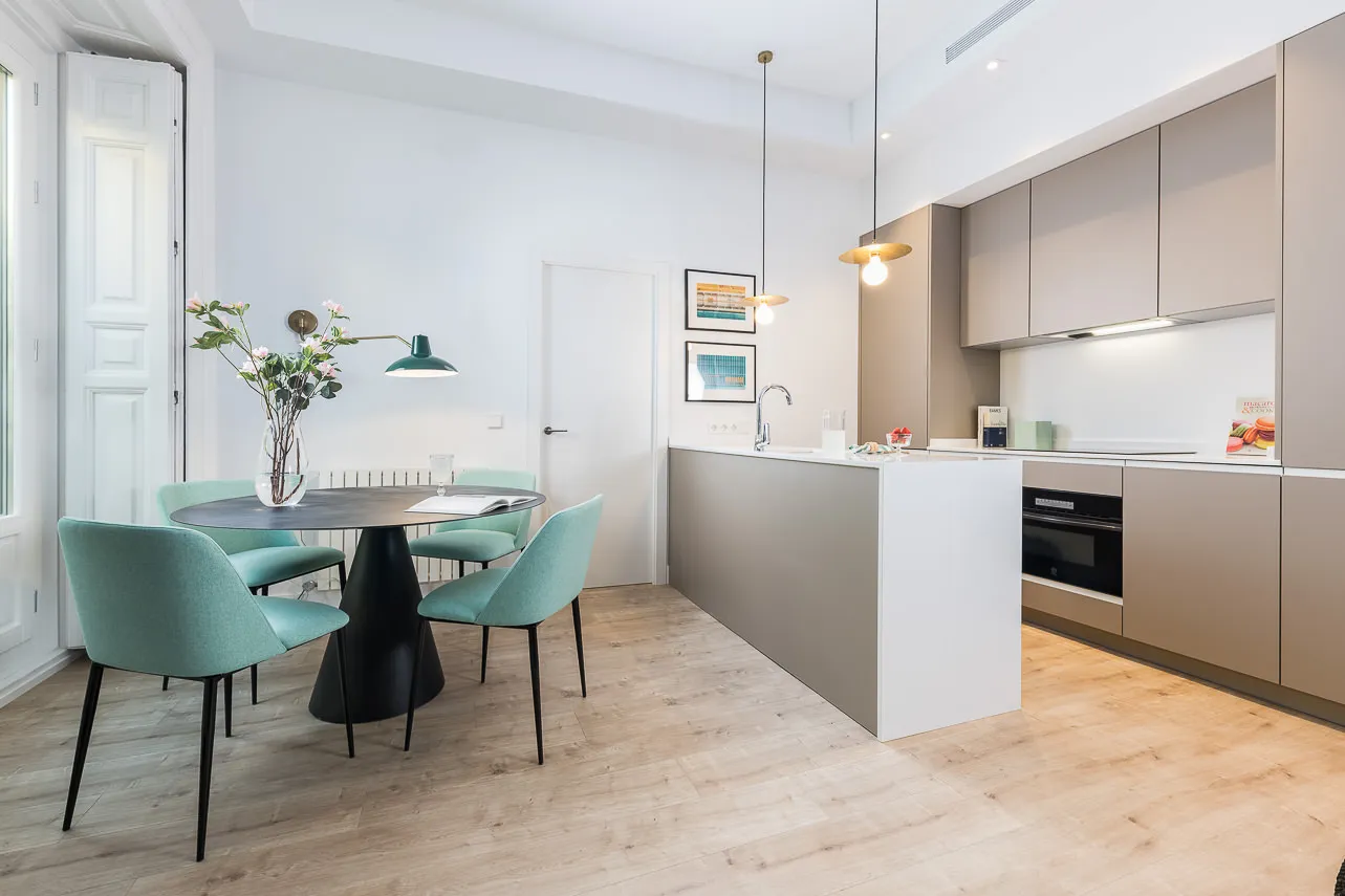 Airy 90m2 Madrid Flat With Dedicated Home Office And Digital Nomad-friendly Spaces #2