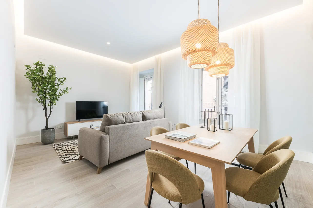 Chic Madrid Flat With Bright Home Office And Spacious Living For Remote Work Success #3