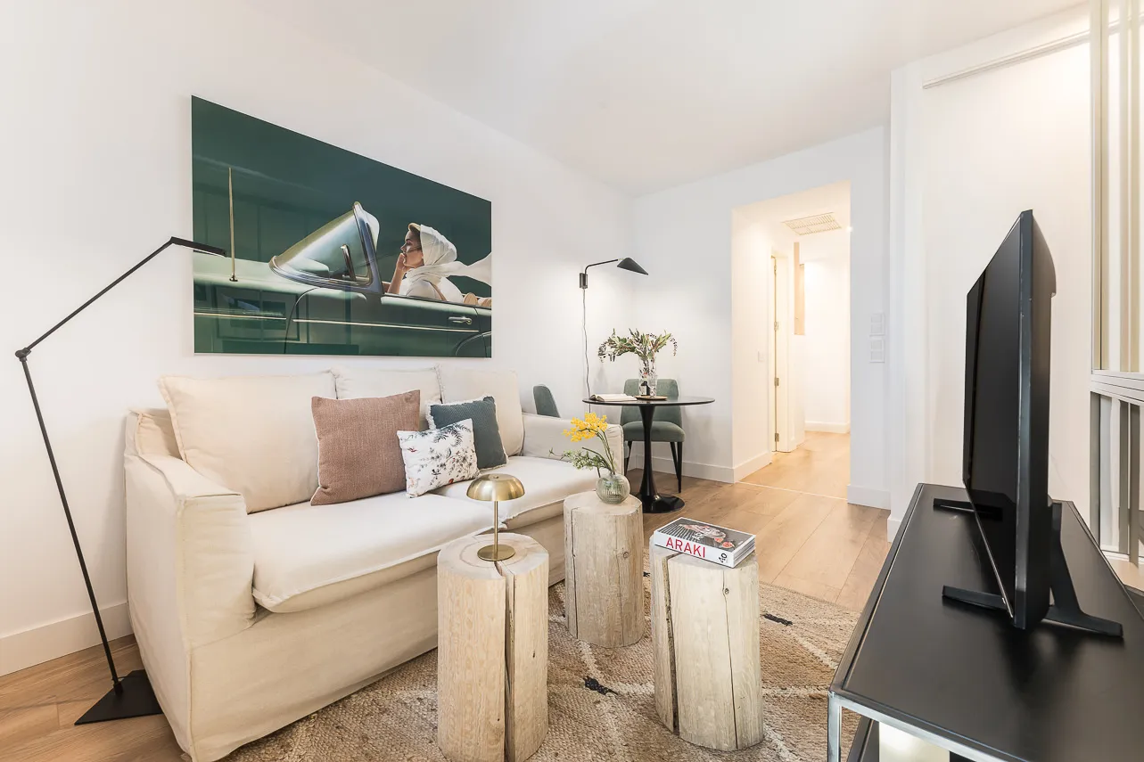 Trendy Compact Madrid Flat For Digital Nomads - Dedicated Home Office & Fast Wifi #2