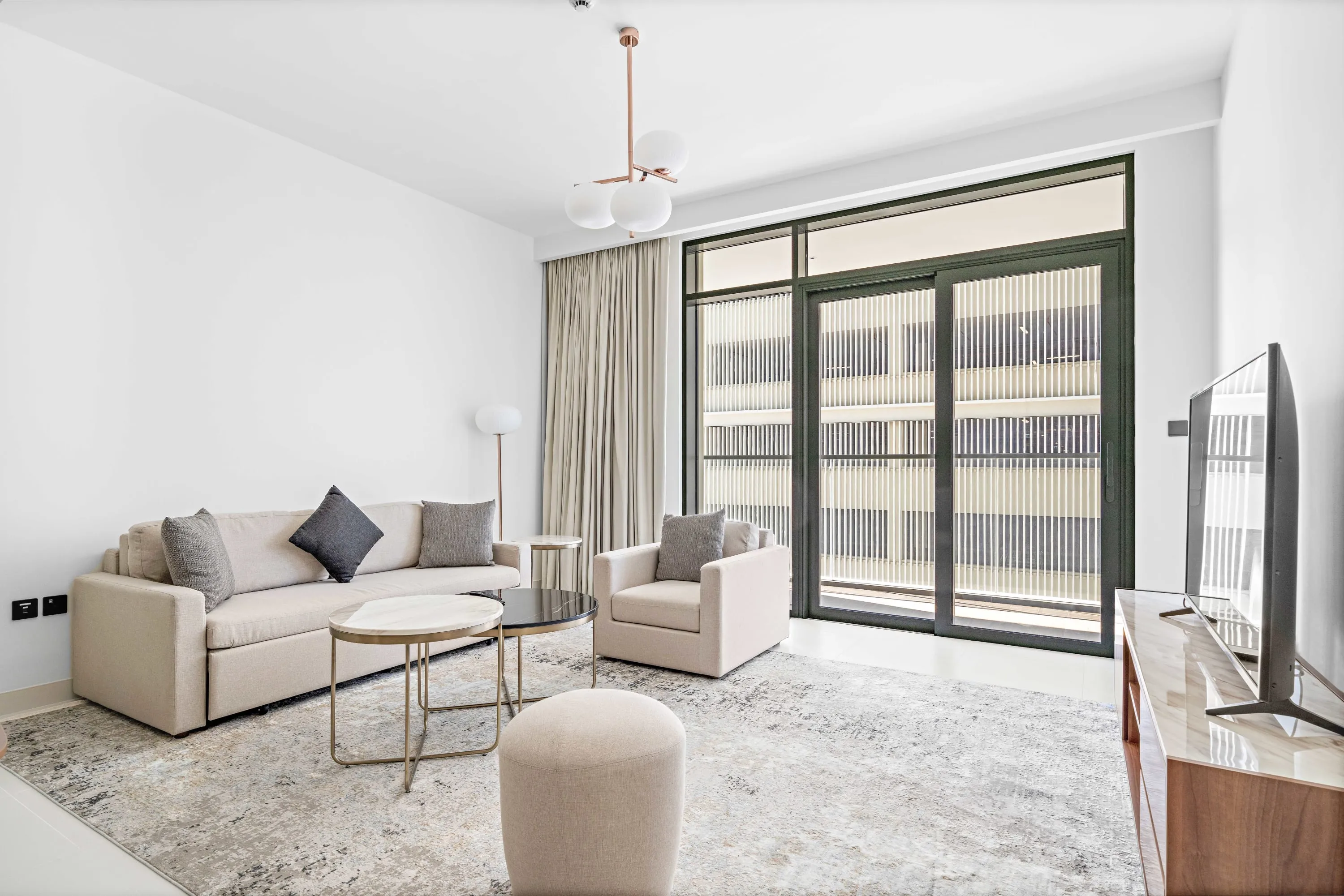 Elegant 80m2 Dubai Marina Flat With Bright Home Office For Seamless Remote Work #3