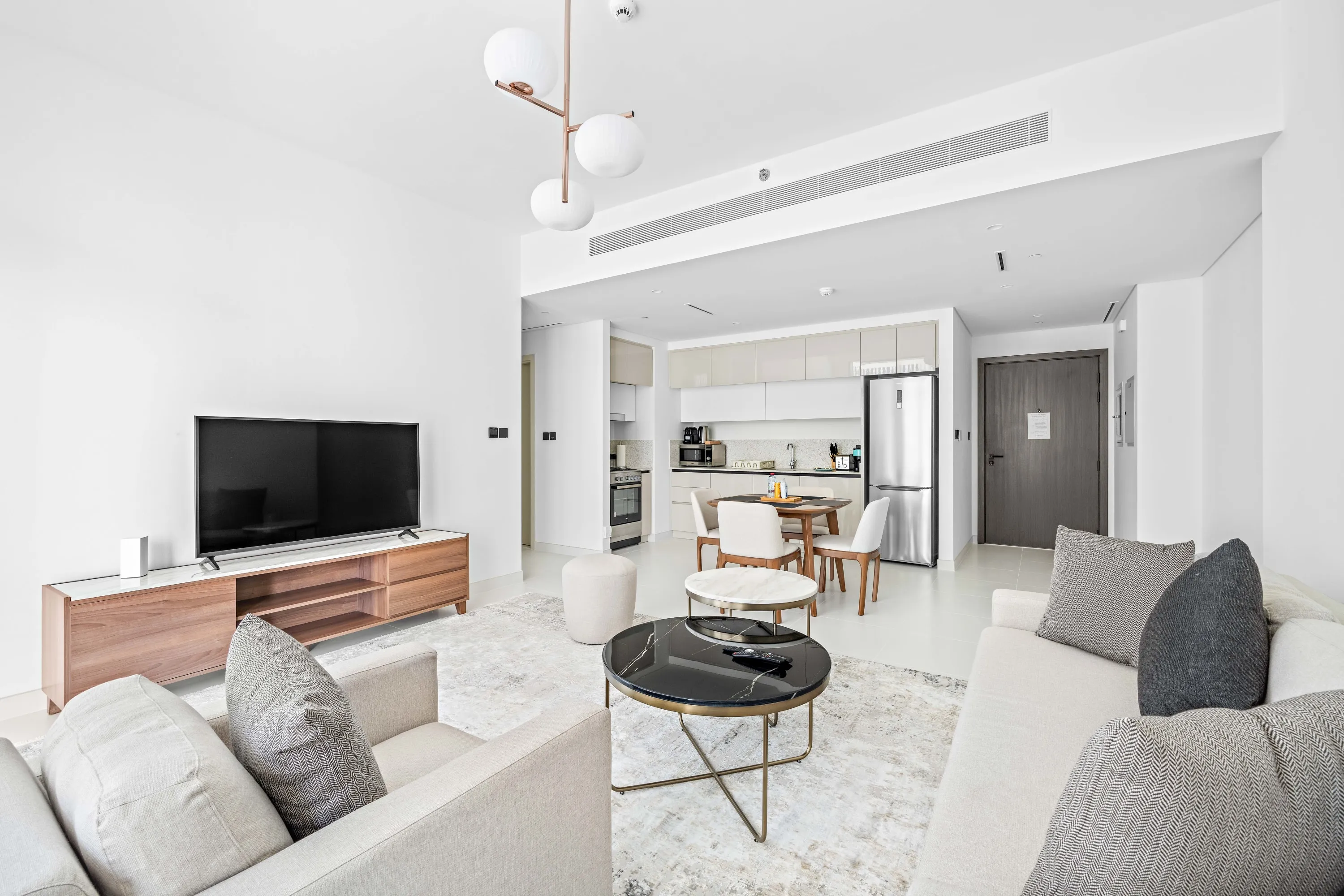 Elegant 80m2 Dubai Marina Flat With Bright Home Office For Seamless Remote Work #5