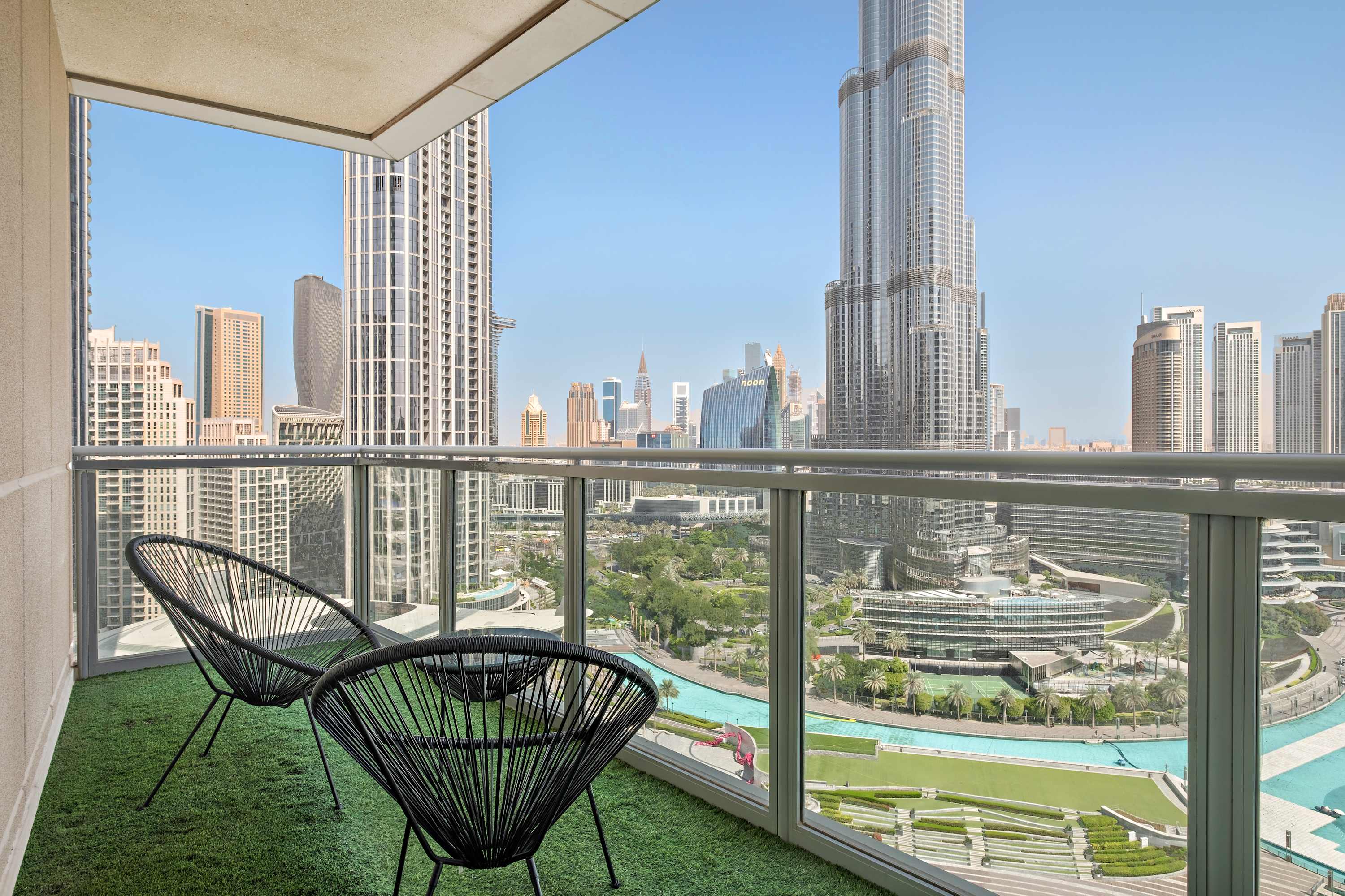 Luxurious Dubai Sky Residence With Spacious Home Office And Panoramic City Views