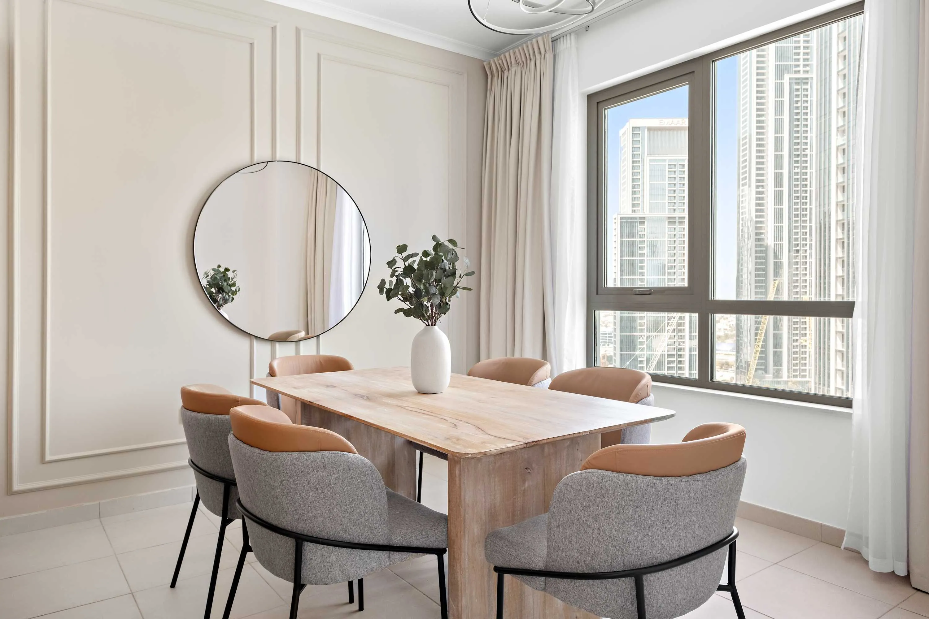 Luxurious Dubai Sky Residence With Spacious Home Office And Panoramic City Views #4