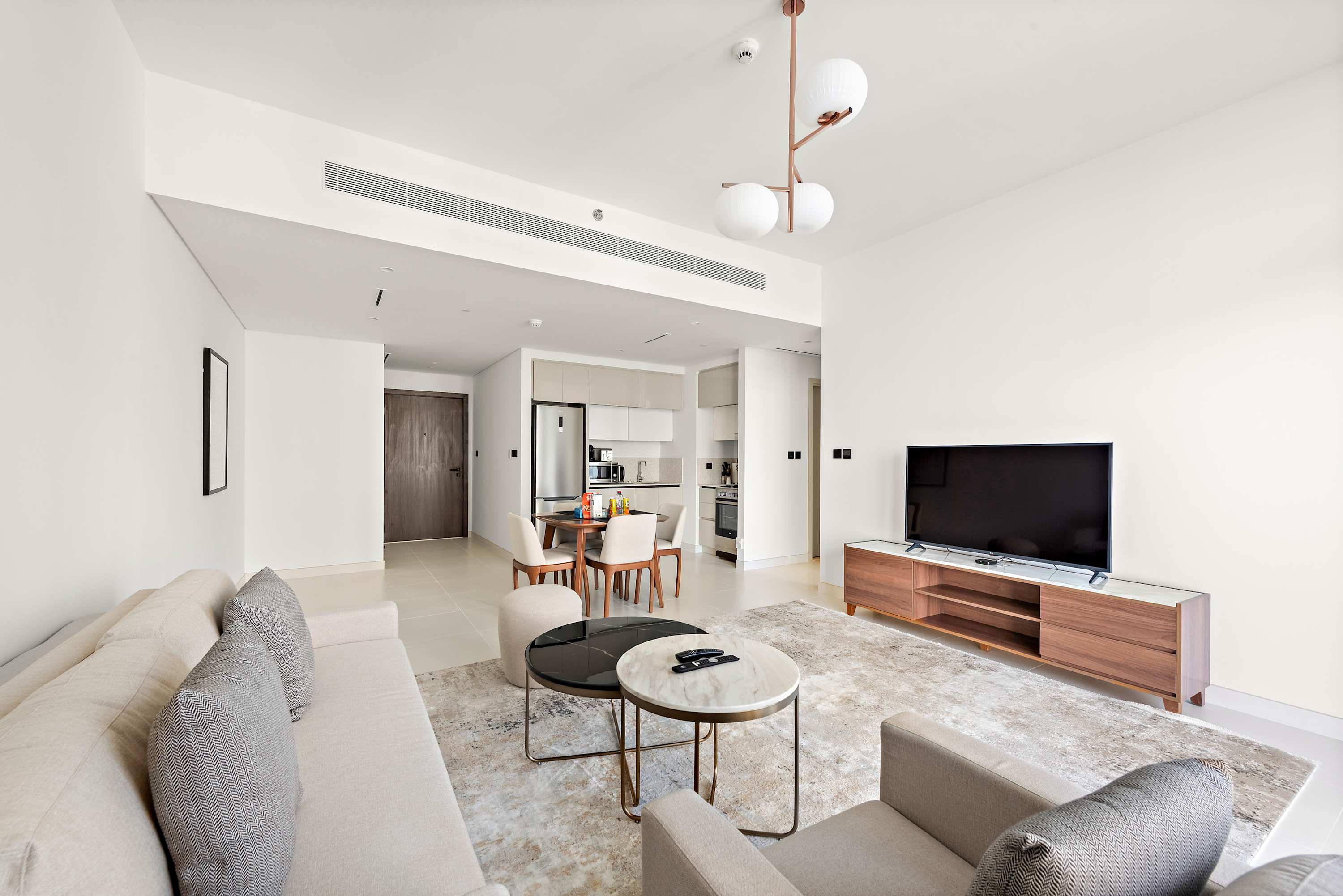 Airy 81m2 Designer Dubai Flat With Home Office And Marina Views For Digital Nomads #3