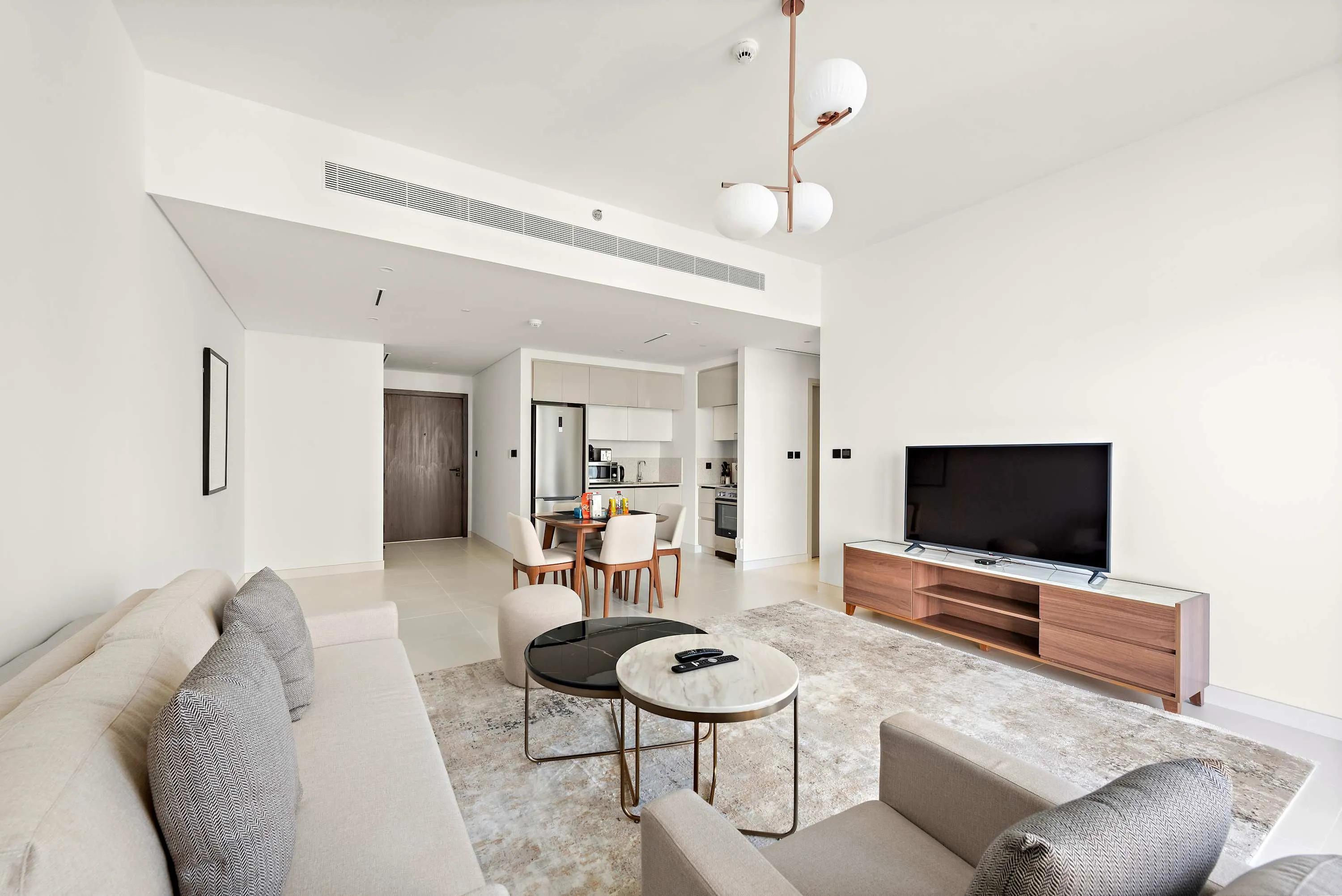 Airy 81m2 Designer Dubai Flat With Home Office And Marina Views For Digital Nomads #2