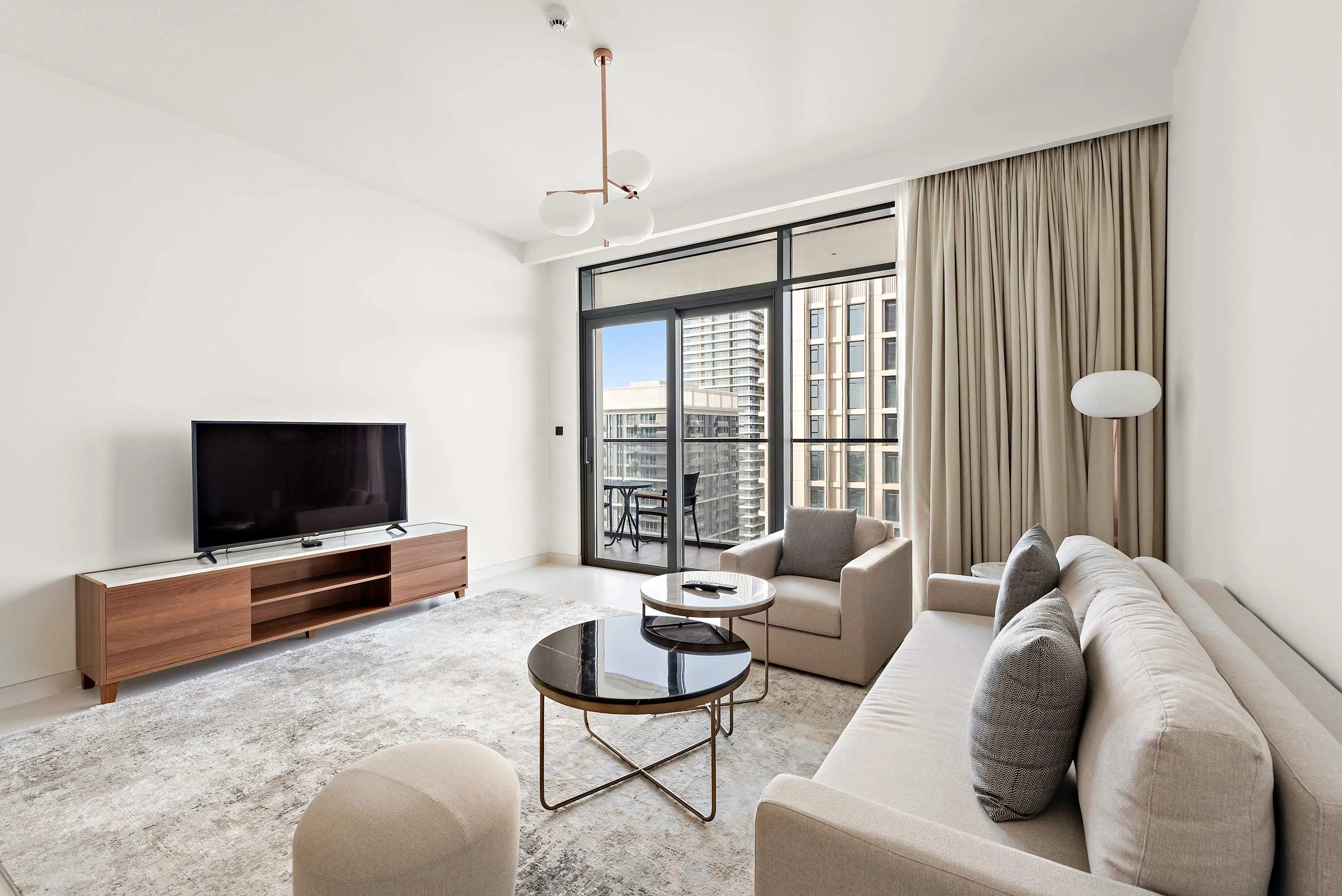 Airy 81m2 Designer Dubai Flat With Home Office And Marina Views For Digital Nomads #4
