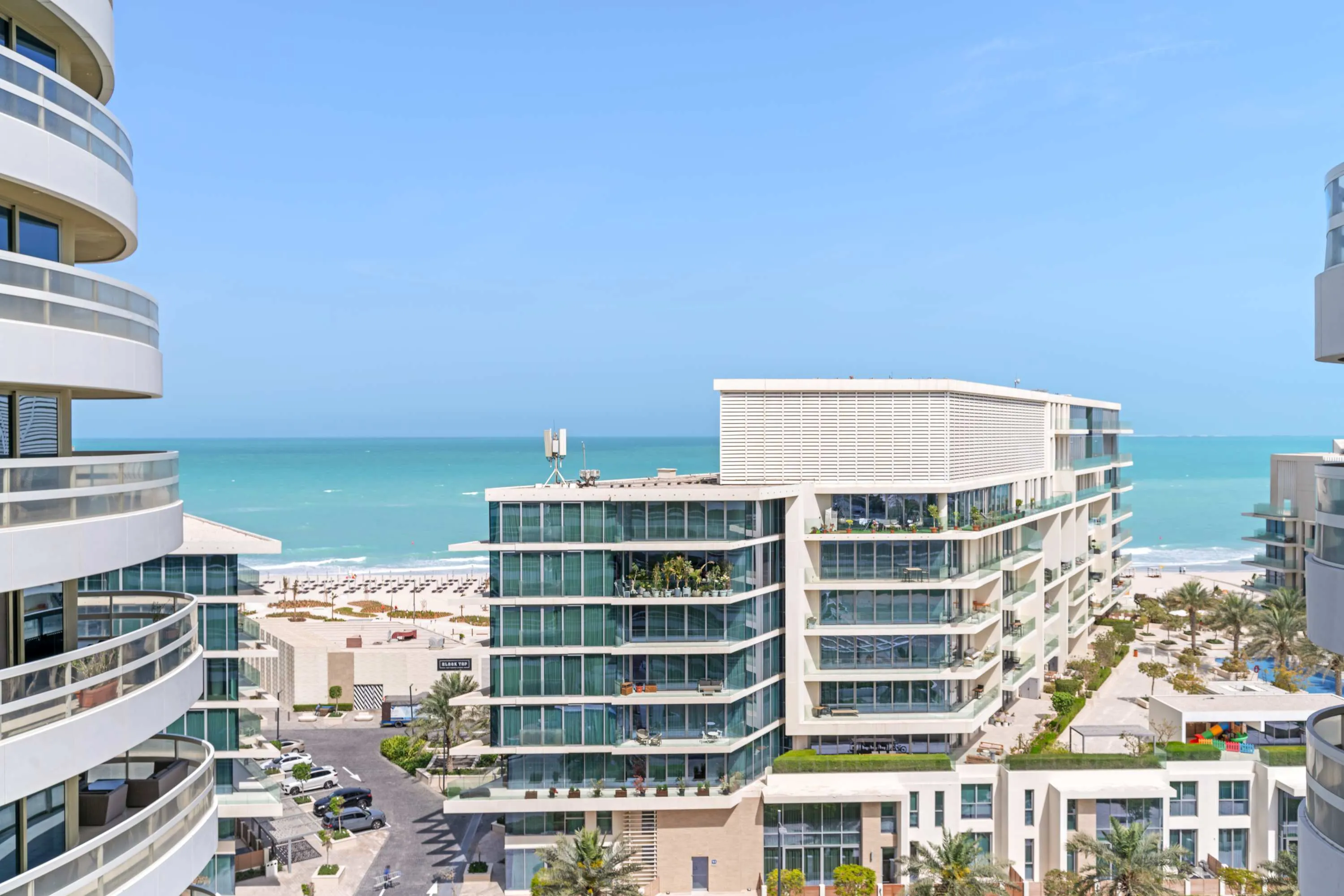 Designer 3-bed Flat With Dedicated Home Office In Abu Dhabi's City Center #4
