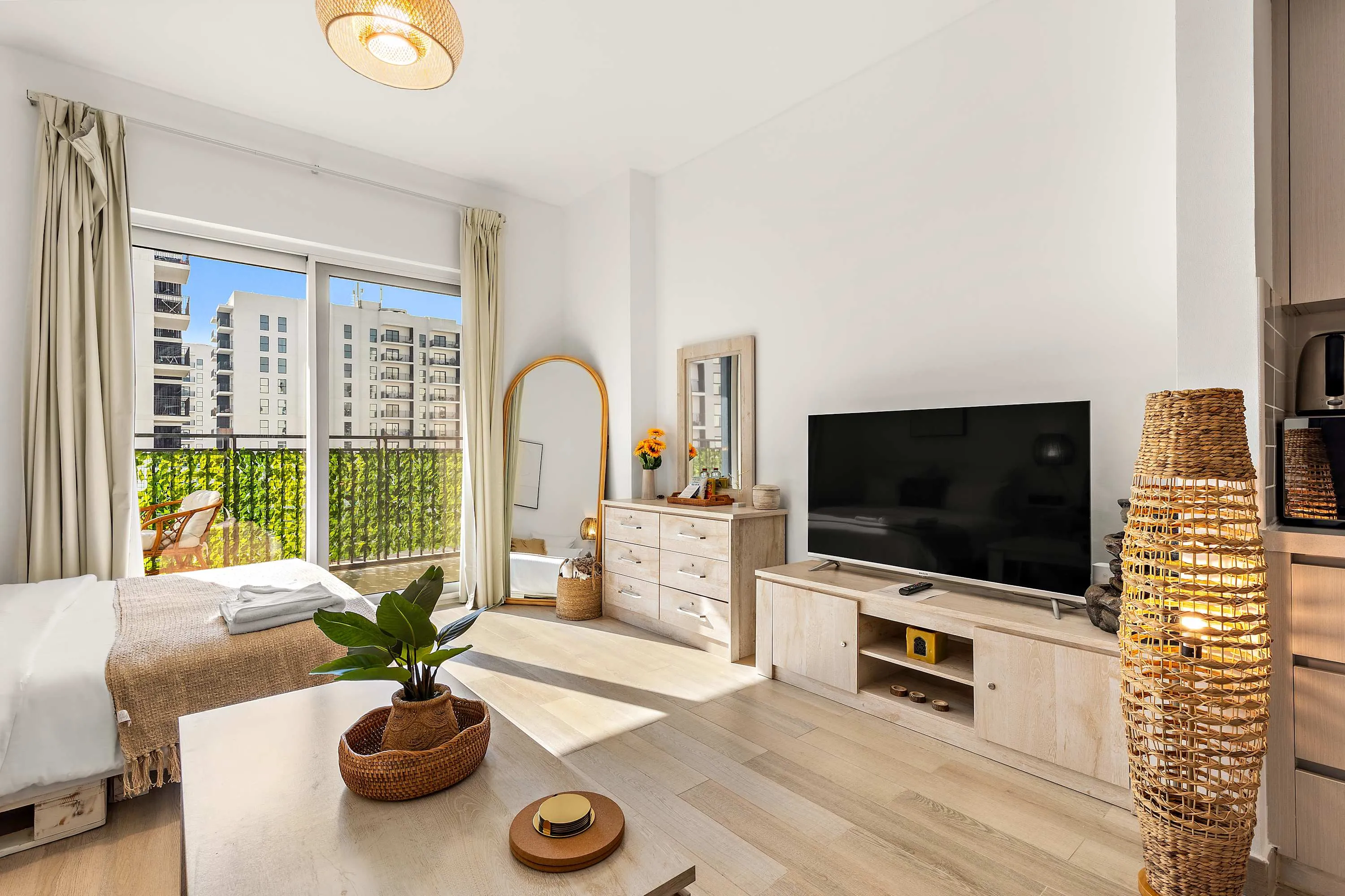 Sleek 42m2 Studio With Home Office In Abu Dhabi's Waterfront District