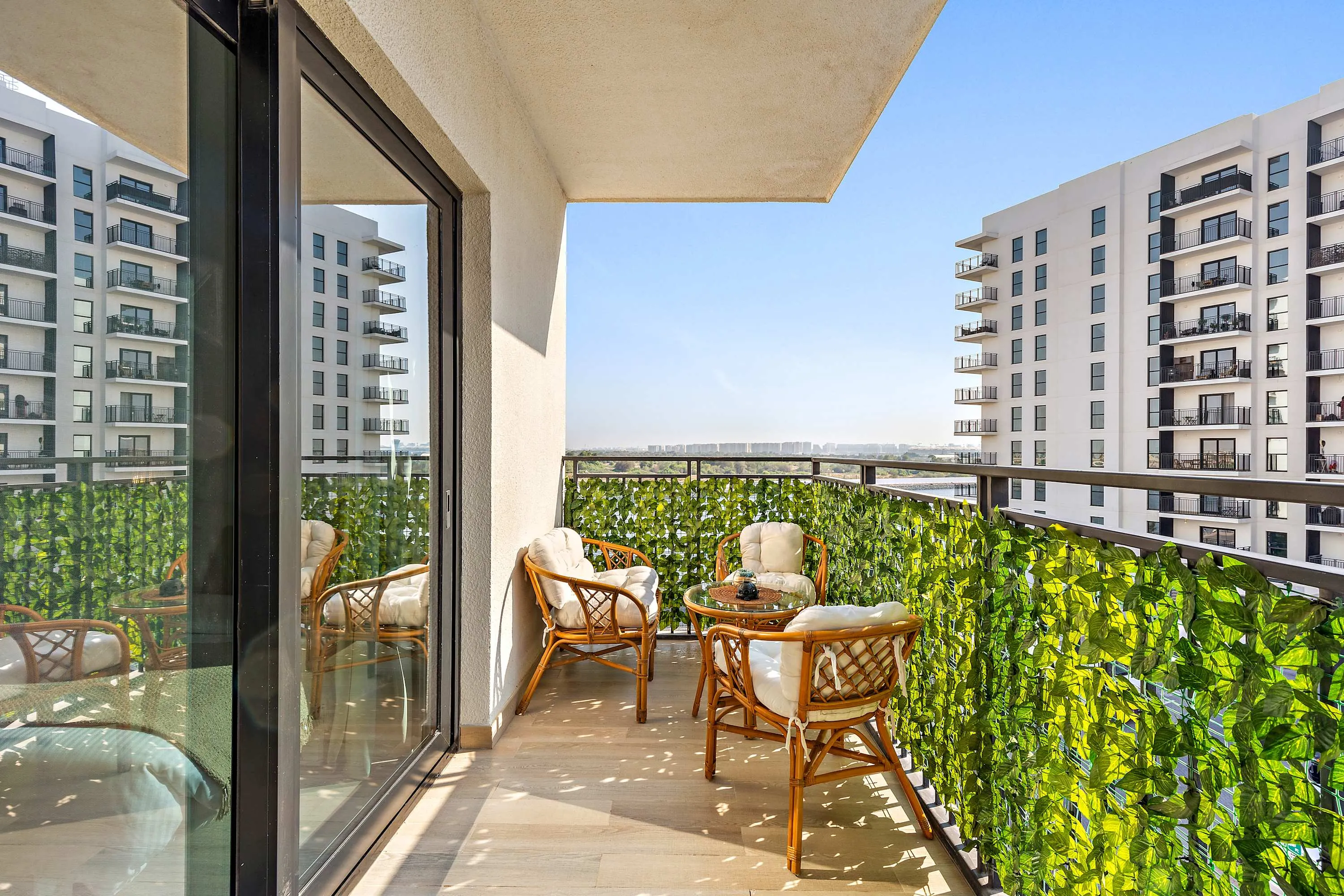 Sleek 42m2 Studio With Home Office In Abu Dhabi's Waterfront District #2