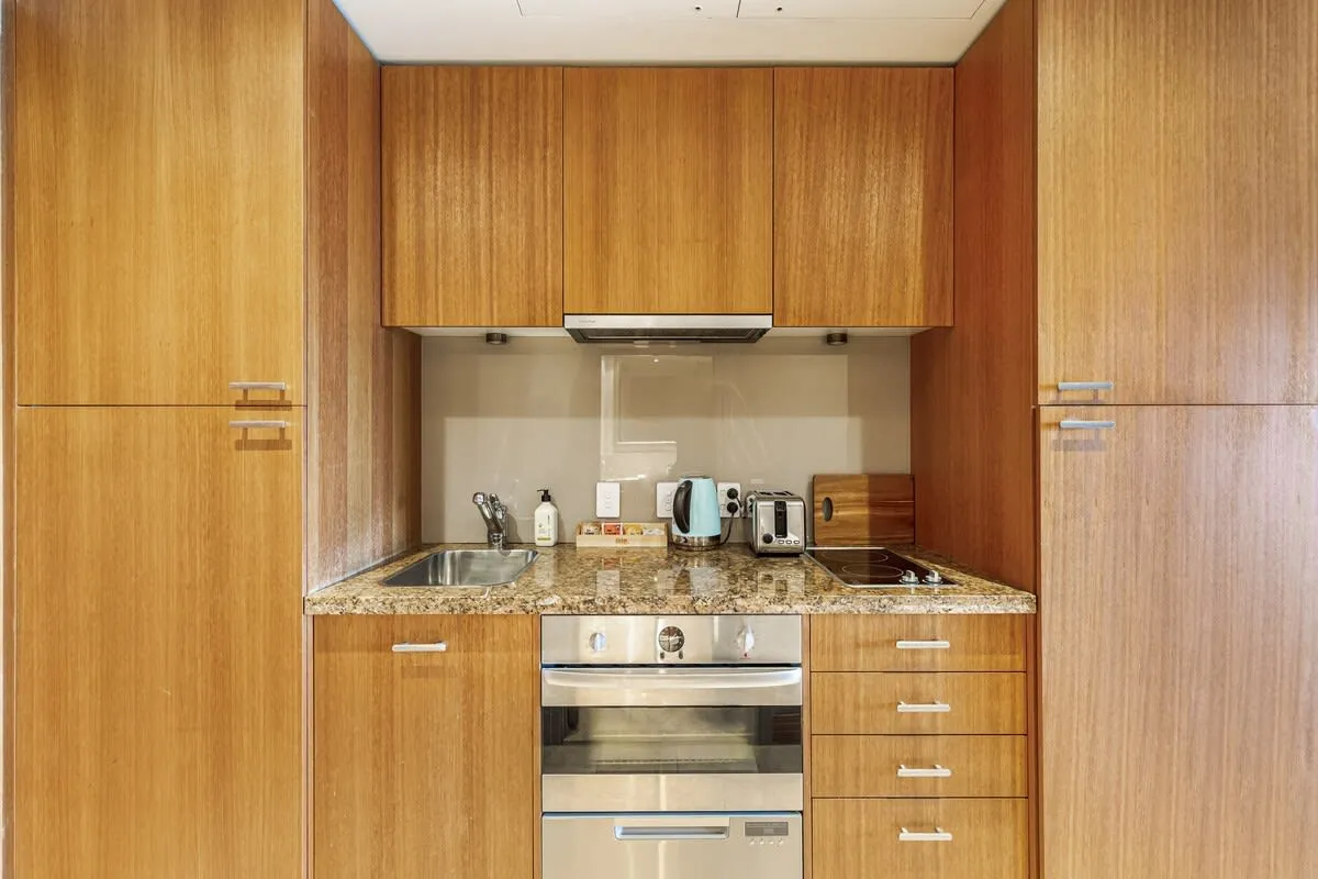Premium Intimate Flat In Auckland: Built-in Home Office & High-speed Wifi #4