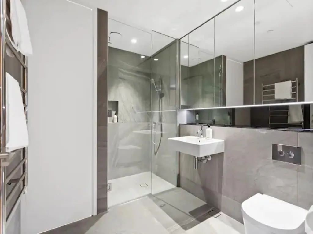 Sleek Design Studio Auckland - Charming Balcony & Dedicated Home-office For Digital Nomads #5