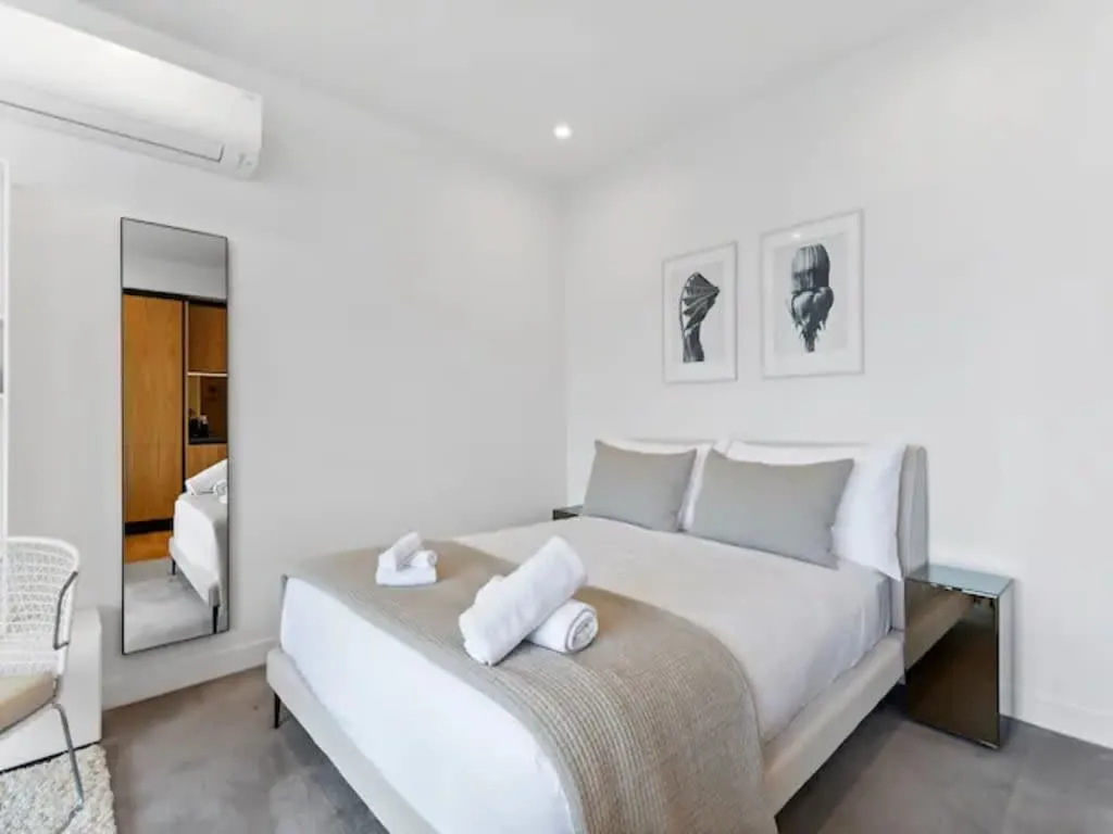 Sleek Design Studio Auckland - Charming Balcony & Dedicated Home-office For Digital Nomads #2