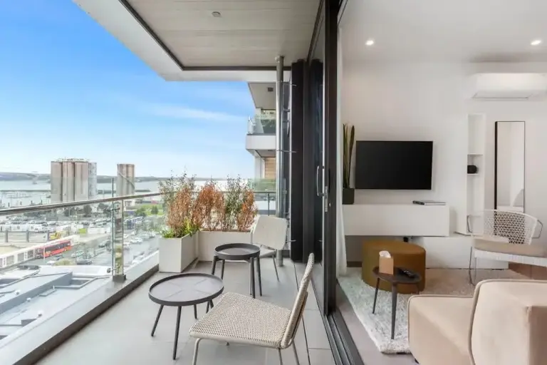 Sleek Design Studio Auckland - Charming Balcony & Dedicated Home-office For Digital Nomads