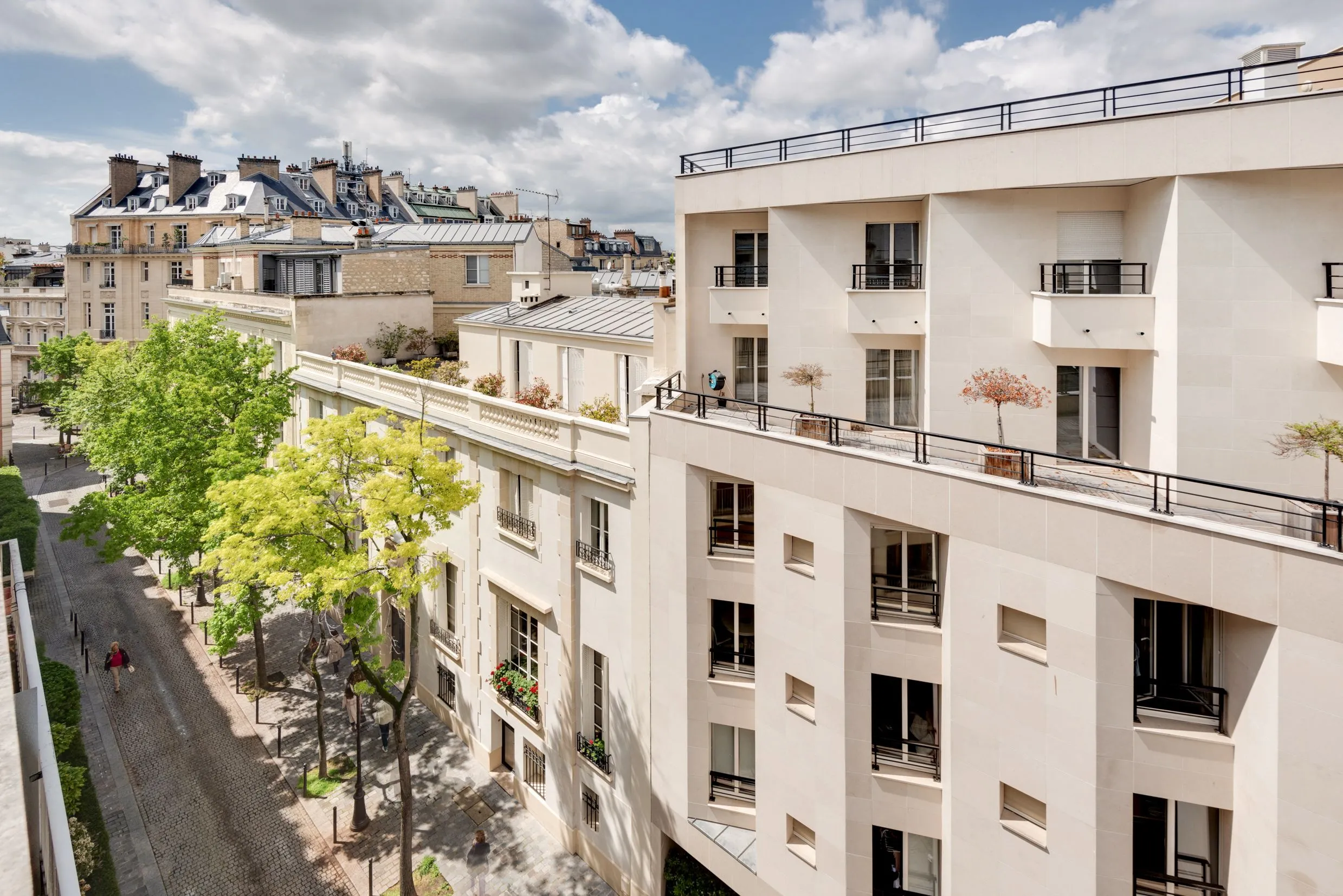 Premium Paris Flat With Gigabit Internet, Dual Monitors & Ergonomic Setup For Remote Work #4