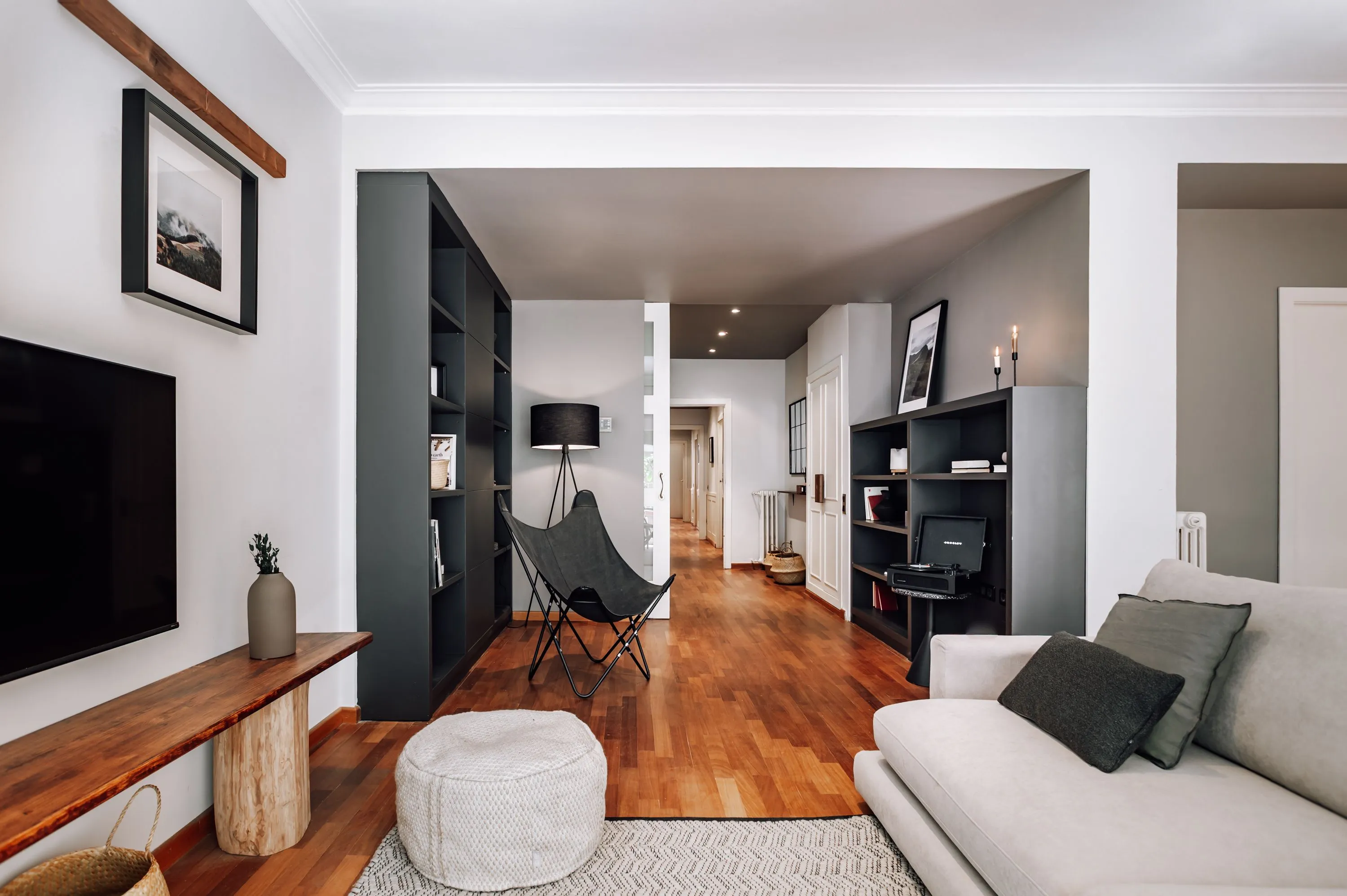 Vast Barcelona Flat With Gigabit Internet & Pro Workspace For Remote Professionals #5