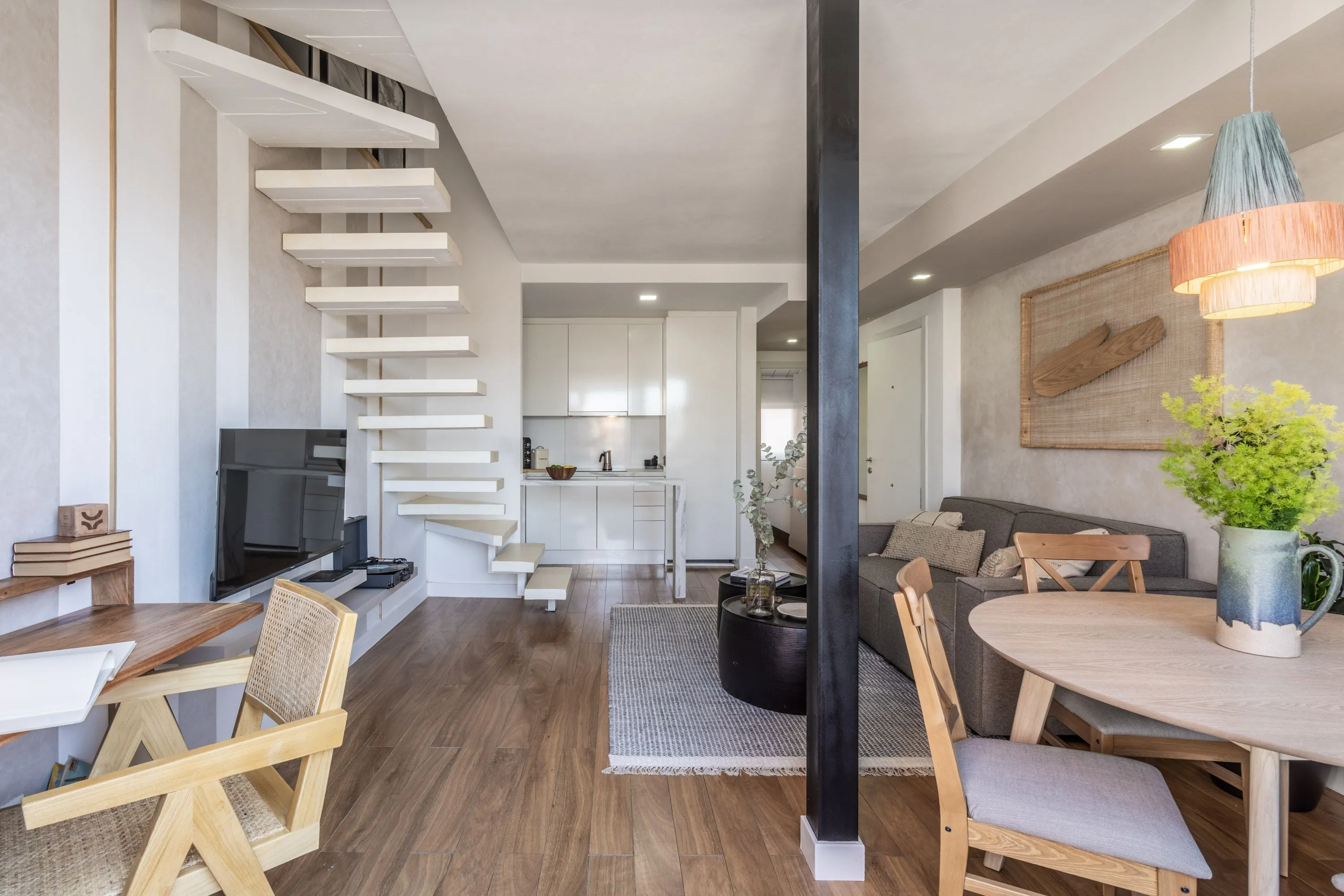 Curated Madrid Flat With Ultra-fast Wifi, Dual Monitors & Chef's Kitchen For Remote Work #3
