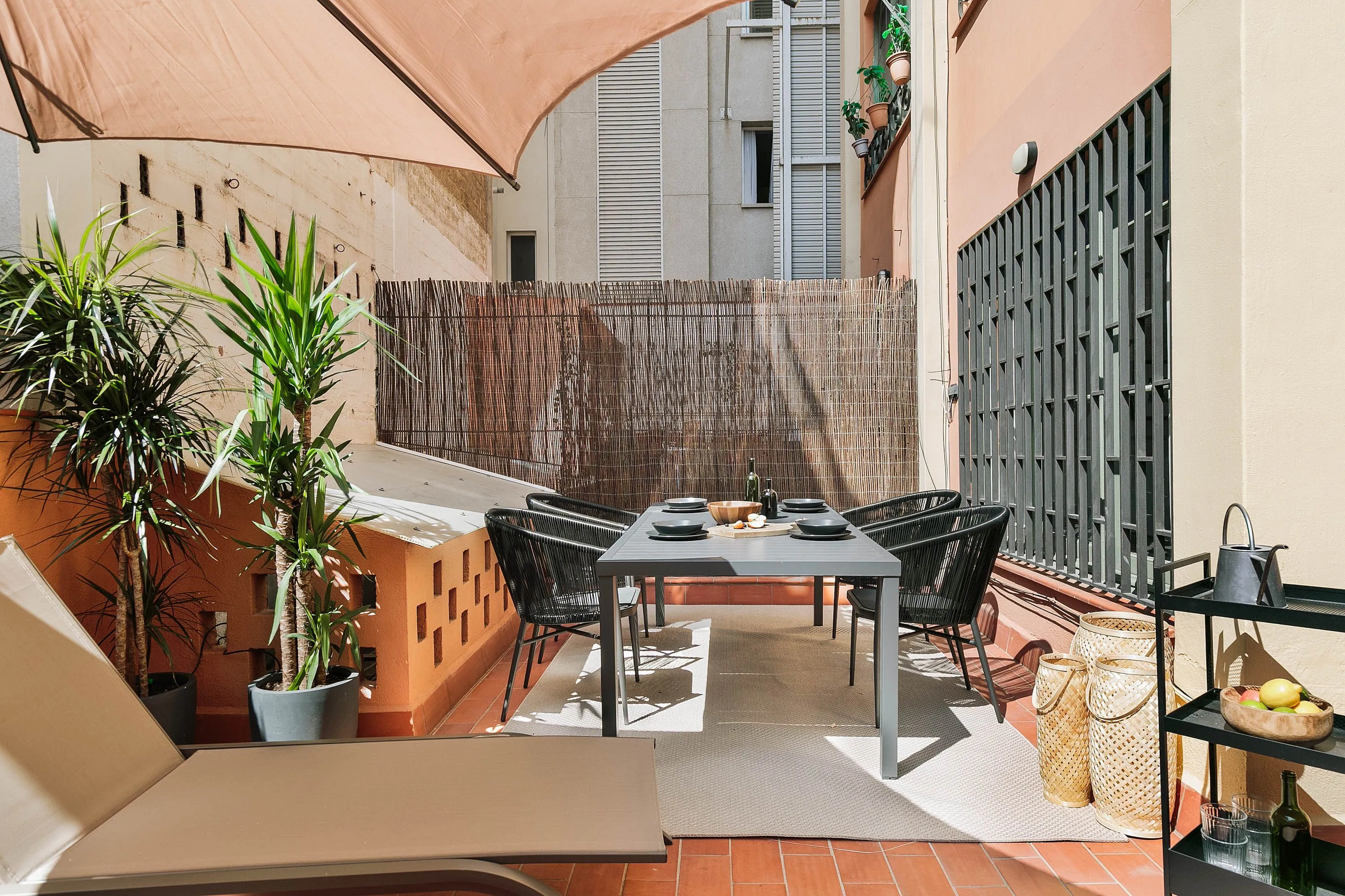 Trendy 3br Flat With Pro Work Setup & Gigabit Internet In Barcelona #2