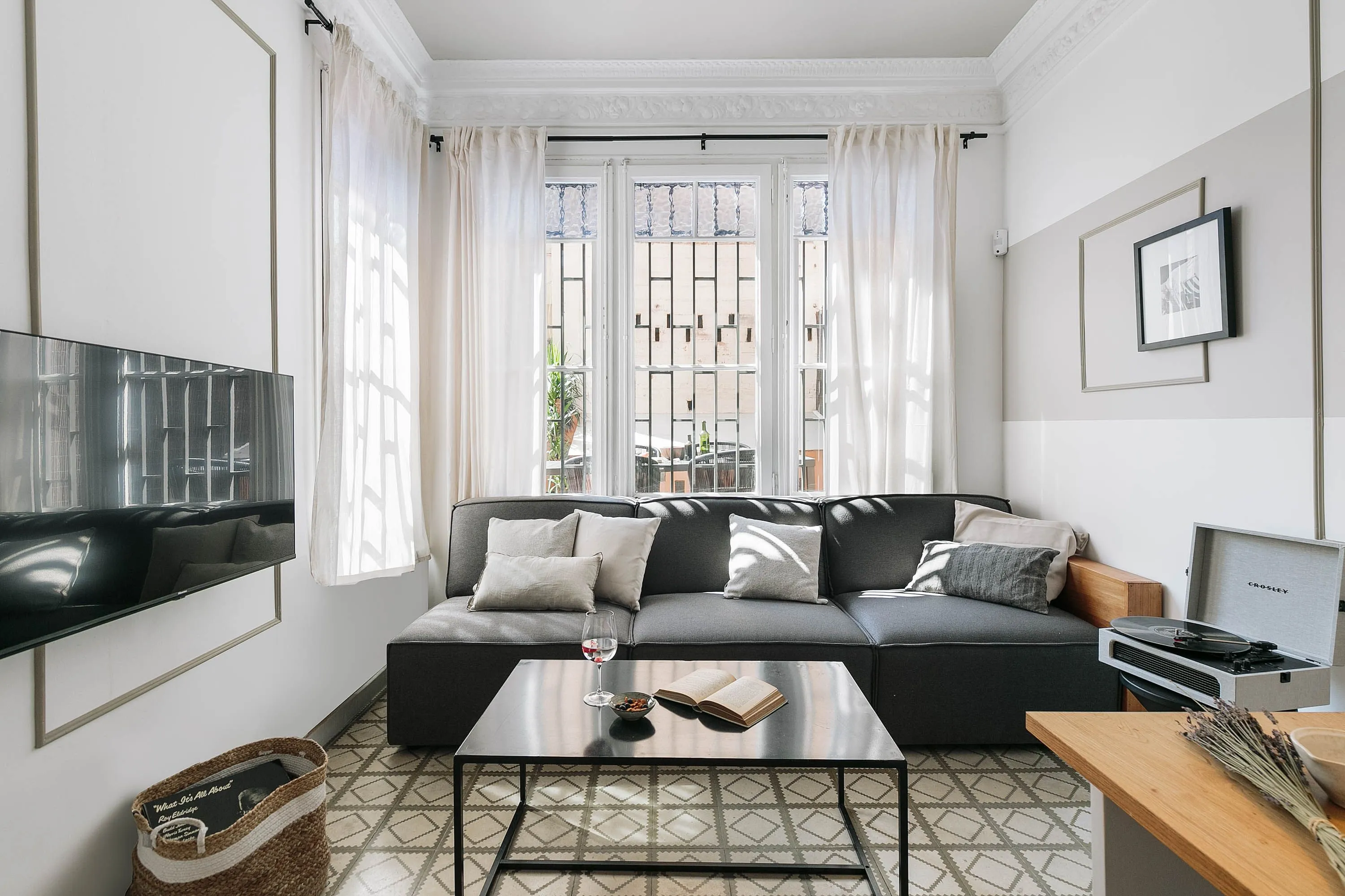 Trendy 3br Flat With Pro Work Setup & Gigabit Internet In Barcelona #5