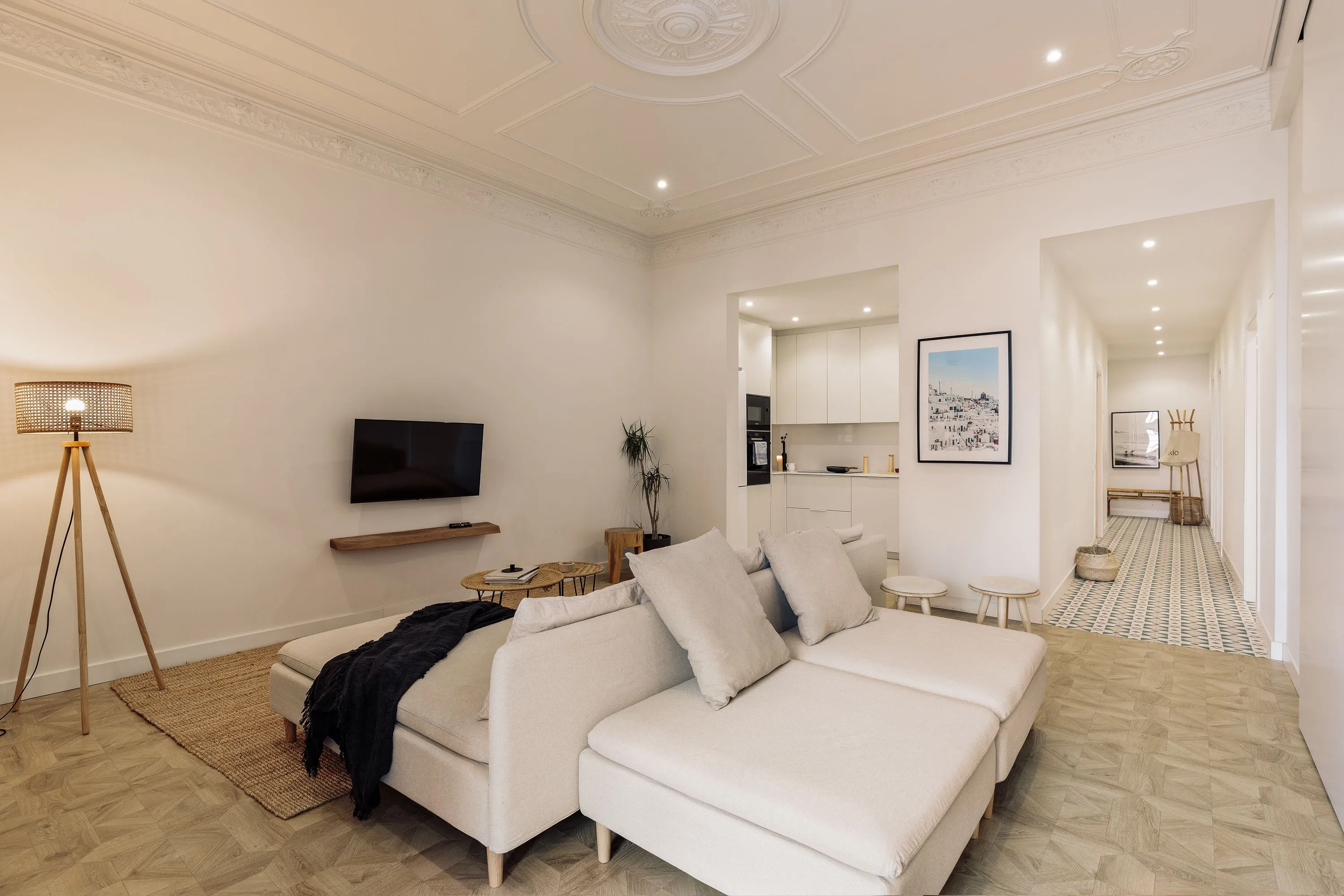 Luxury 2-bed Flat With Gigabit Internet & Premium Workspace In Barcelona #4