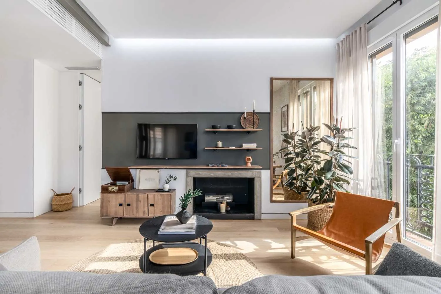 Luxurious Madrid Flat With High-speed Internet & Professional Workspace For Remote Work #2
