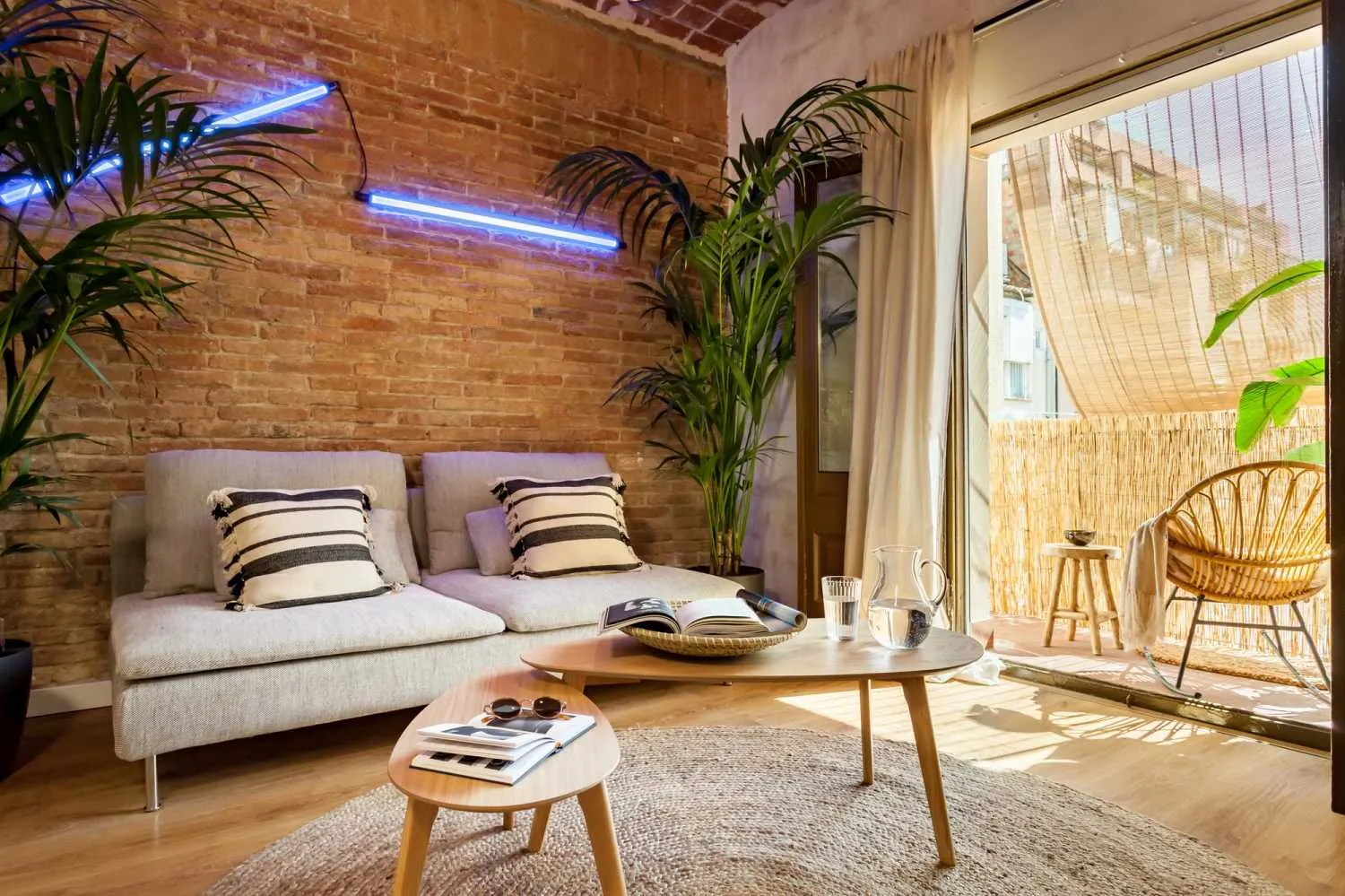 Impressive 2-bed Barcelona Flat With Premium Home Office Setup And Chef's Kitchen #2