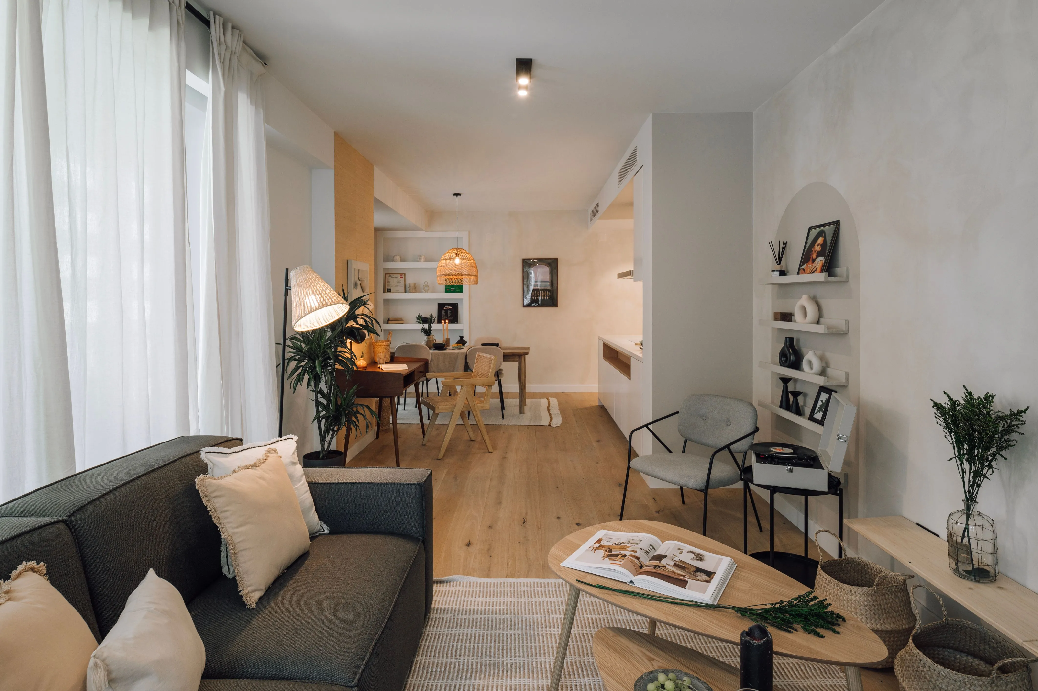Modern Lisbon Flat With High-speed Fiber & Premium Workspace For Remote Productivity #4