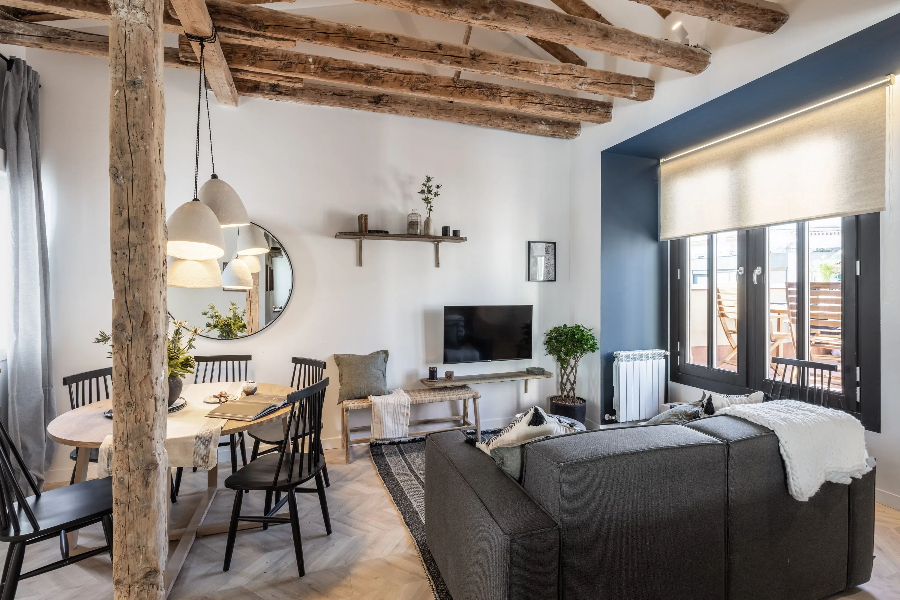 Premium Madrid Flat With Ultra-fast Wifi, Dual Monitors & Ergonomic Home Office Setup #4