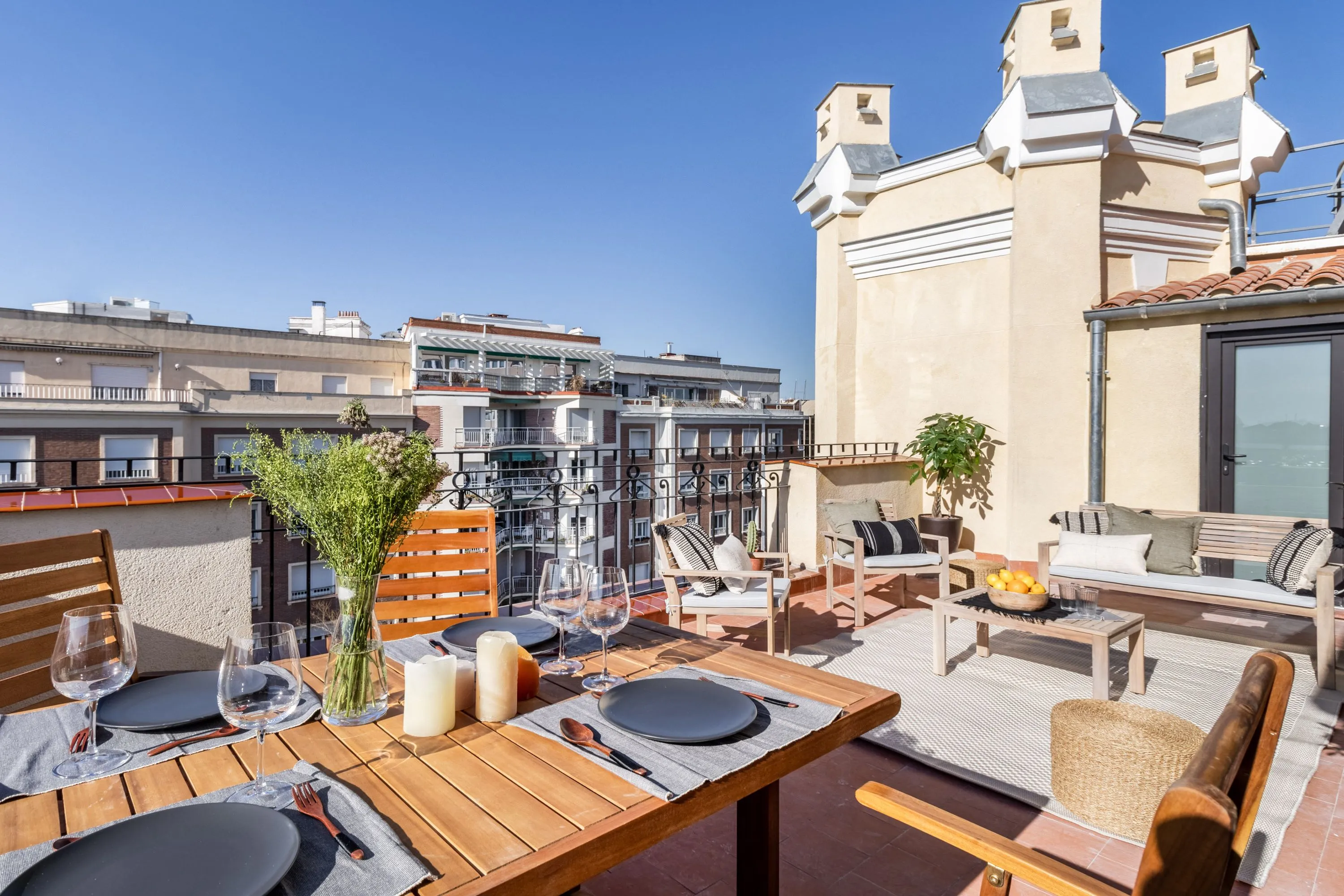 Premium Madrid Flat With Ultra-fast Wifi, Dual Monitors & Ergonomic Home Office Setup #3