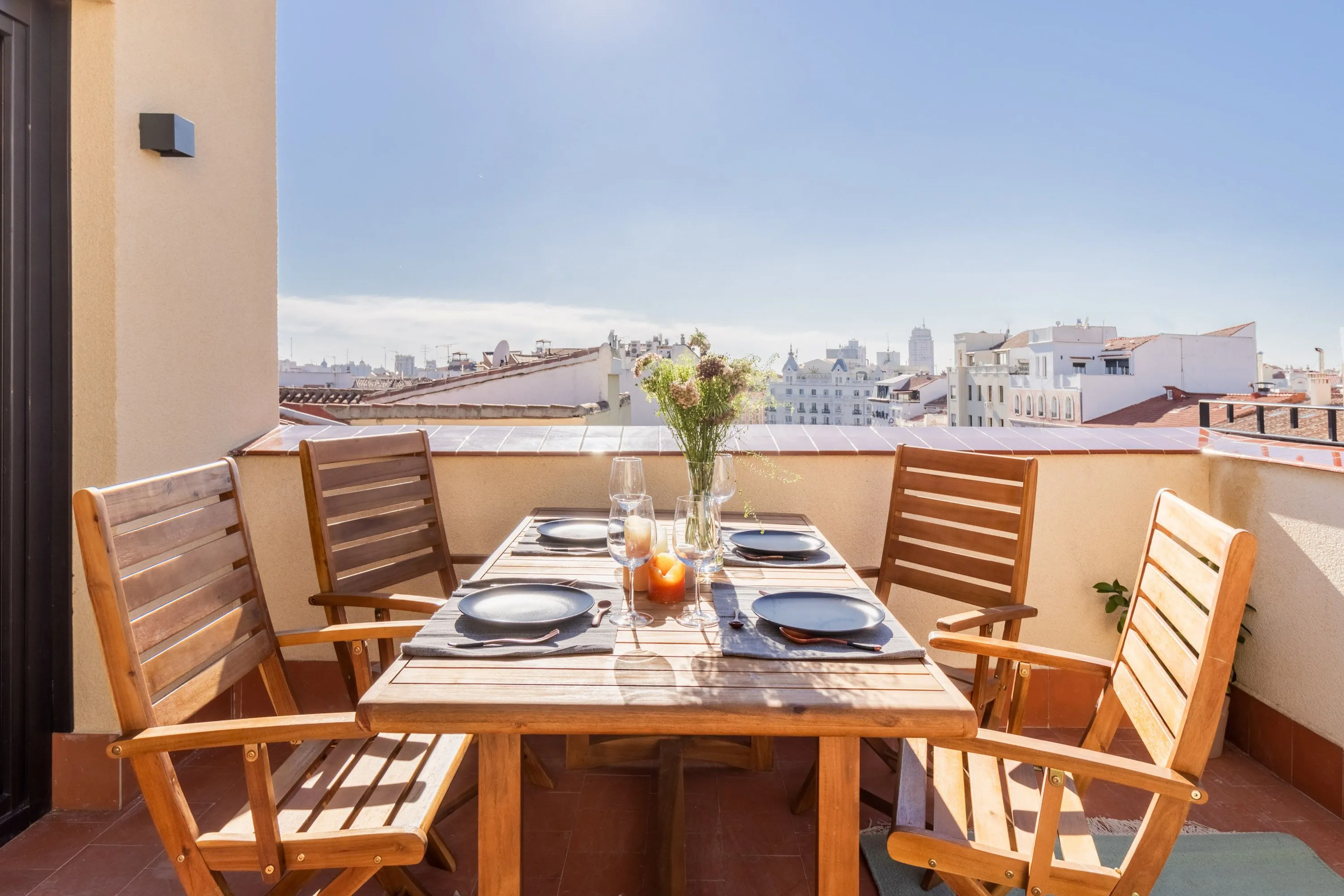 Premium Madrid Flat With Ultra-fast Wifi, Dual Monitors & Ergonomic Home Office Setup #2