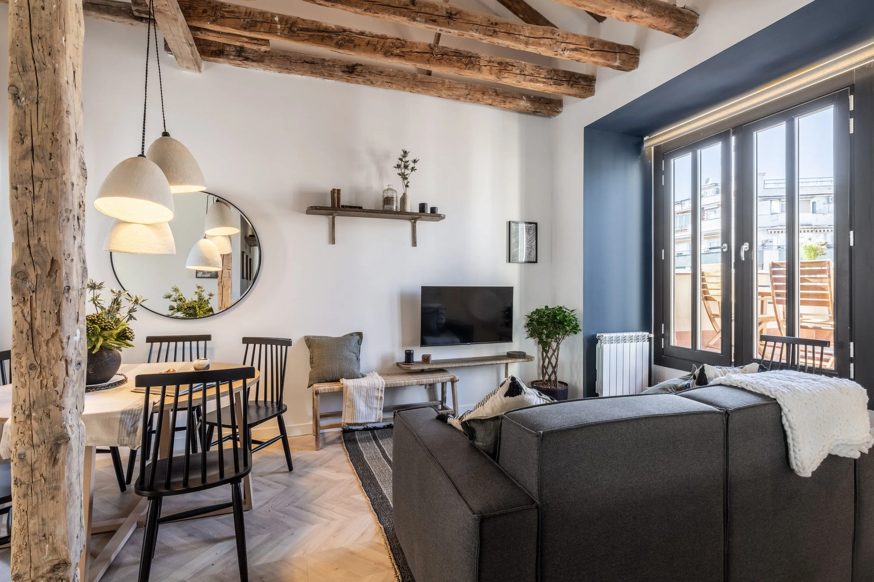 Premium Madrid Flat With Ultra-fast Wifi, Dual Monitors & Ergonomic Home Office Setup #5
