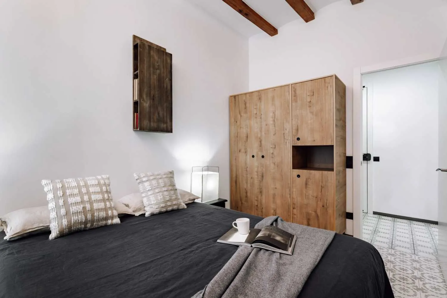 Curated Barcelona Flat  High-speed Fiber, External Displays & Chef's Kitchen  Digital Nomads... #2